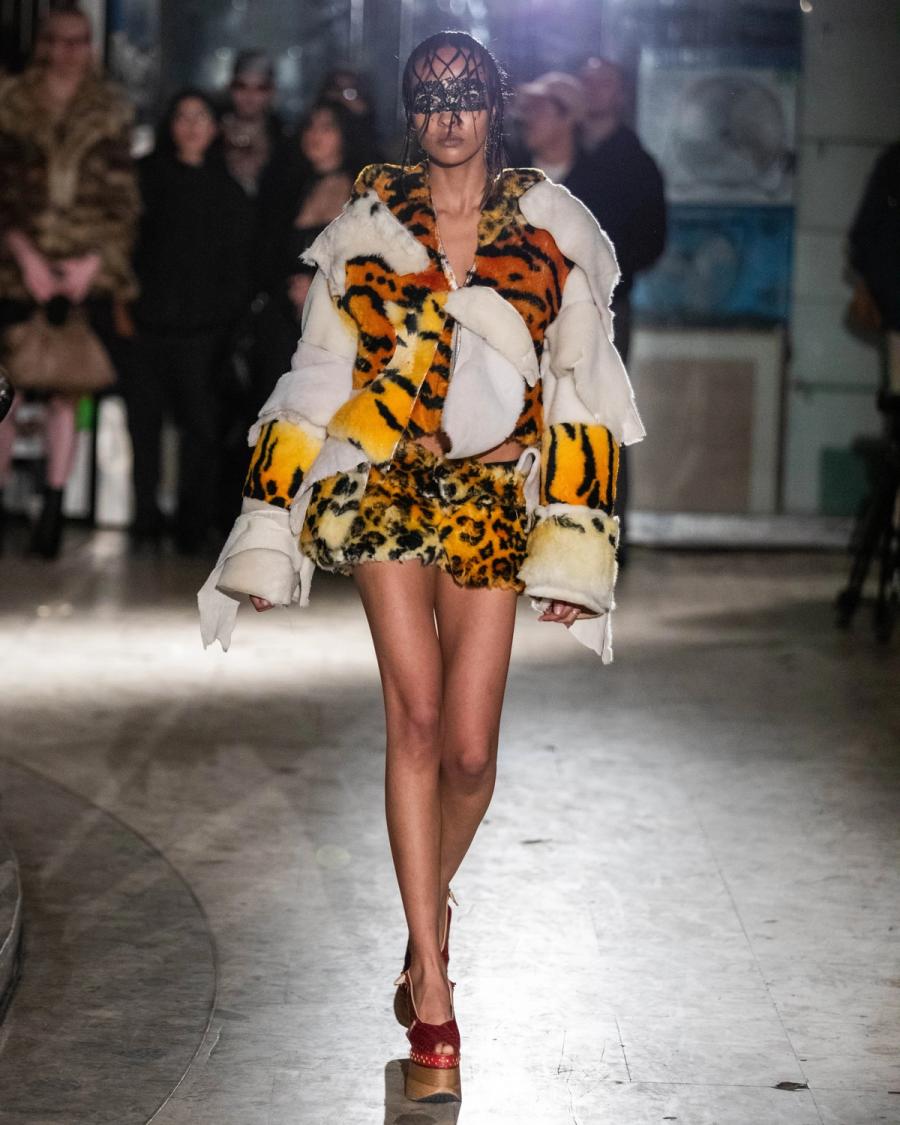 Collection 009 - DEAD CURRENCY look