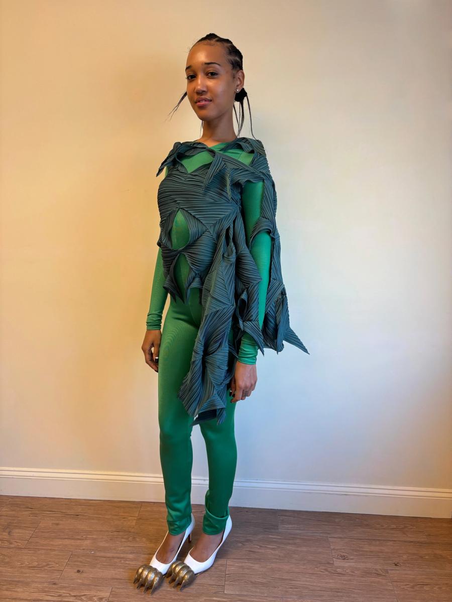 Issey Miyake Pleated Green Spiky Scarf product image