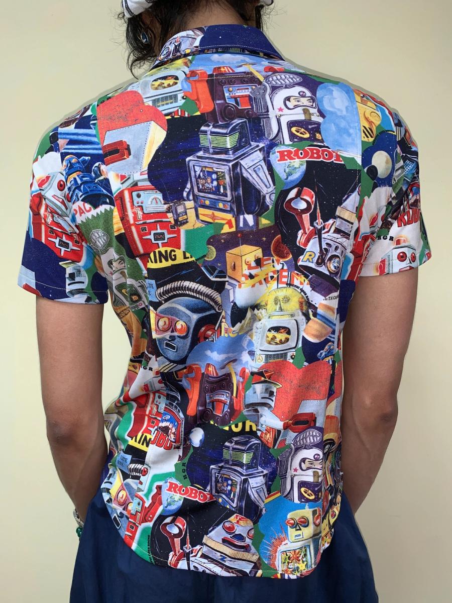 Heretic Goes Round Retro Robot Shirt product image