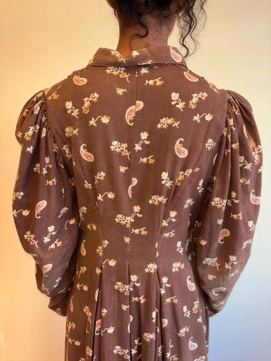 Victorian Brown Paisley Wrapper product image