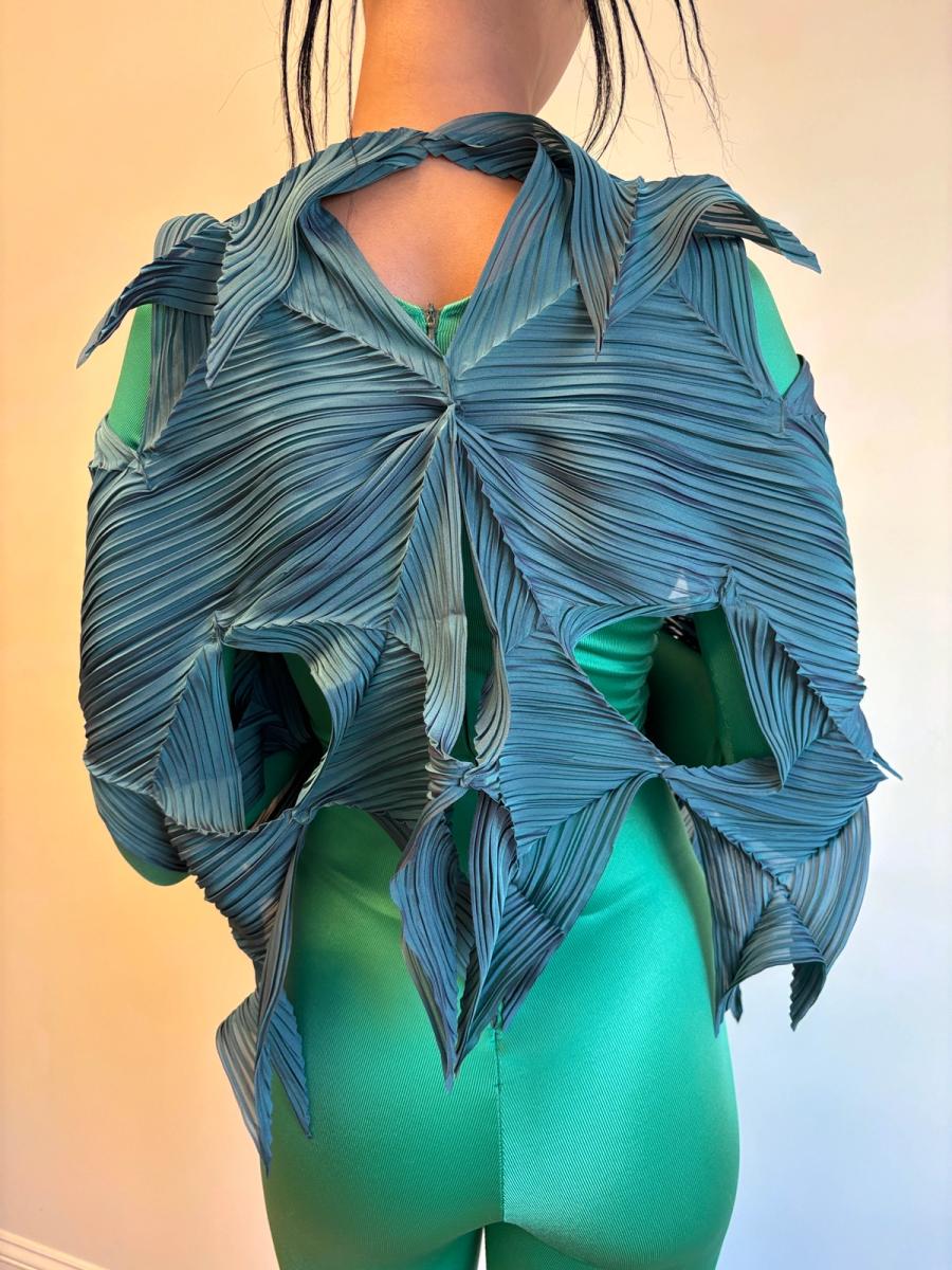 Issey Miyake Pleated Green Spiky Scarf product image