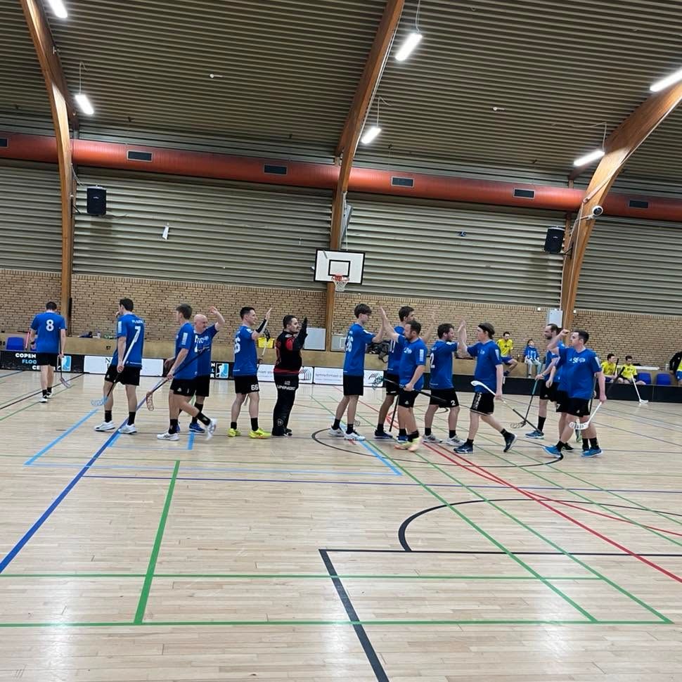 Spillere takker af efter kampen