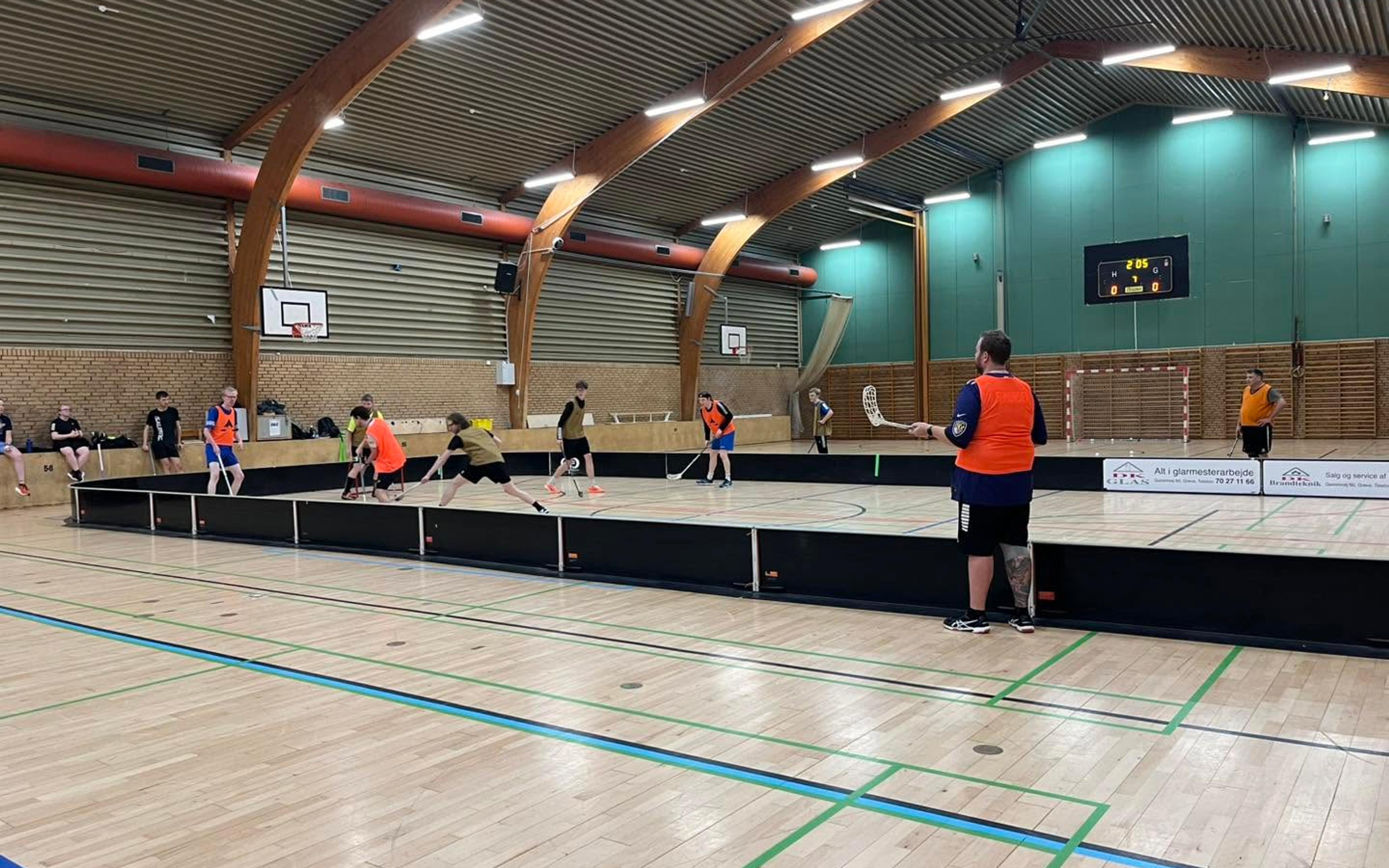 Motionsholdet i gang med træningen