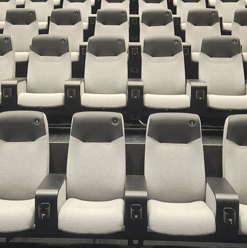 Litt av Kinosalen - nye stoler