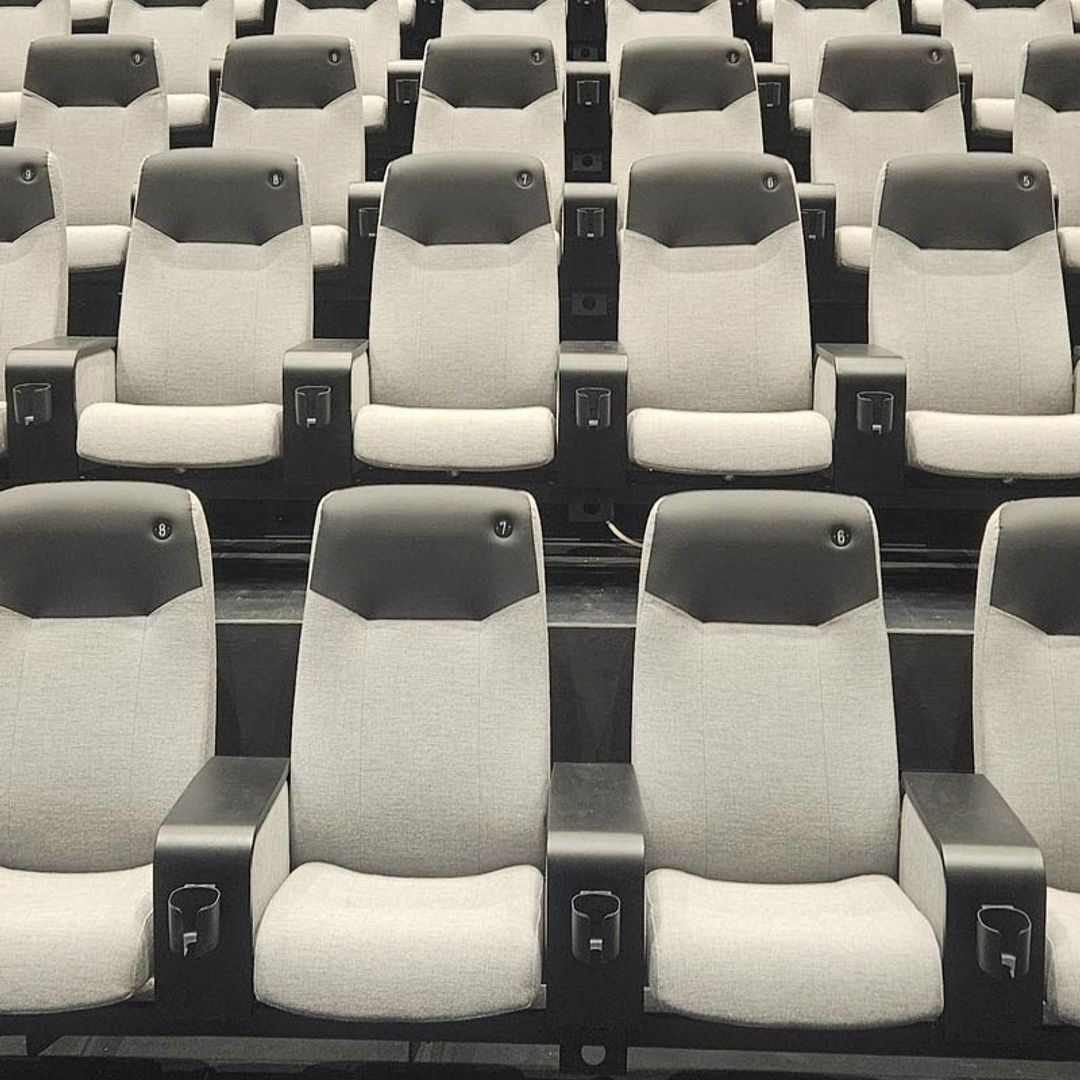 Litt av Kinosalen - nye stoler
