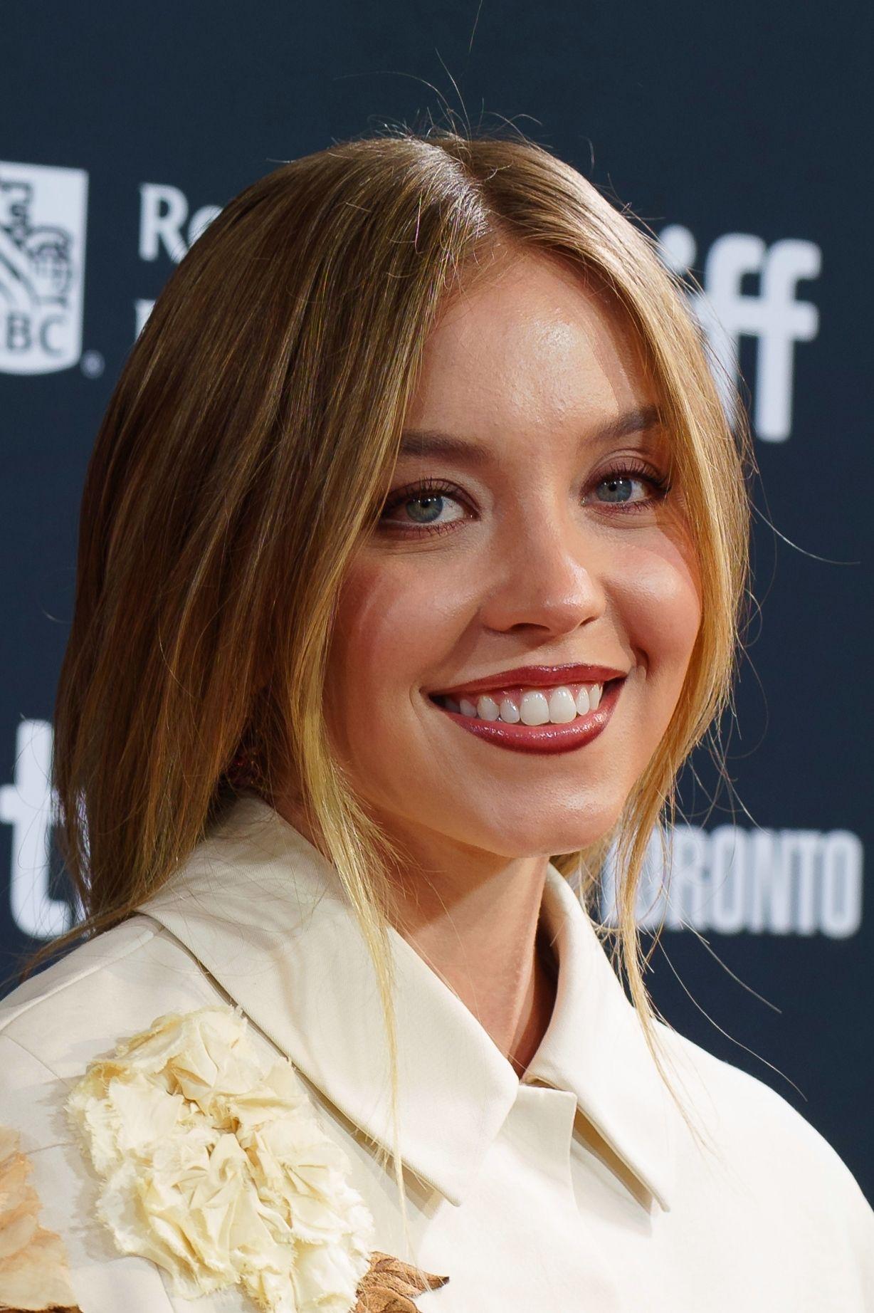 Sydney Sweeney's Ascent: Charting the Rise of Hollywood's New Leading Lady