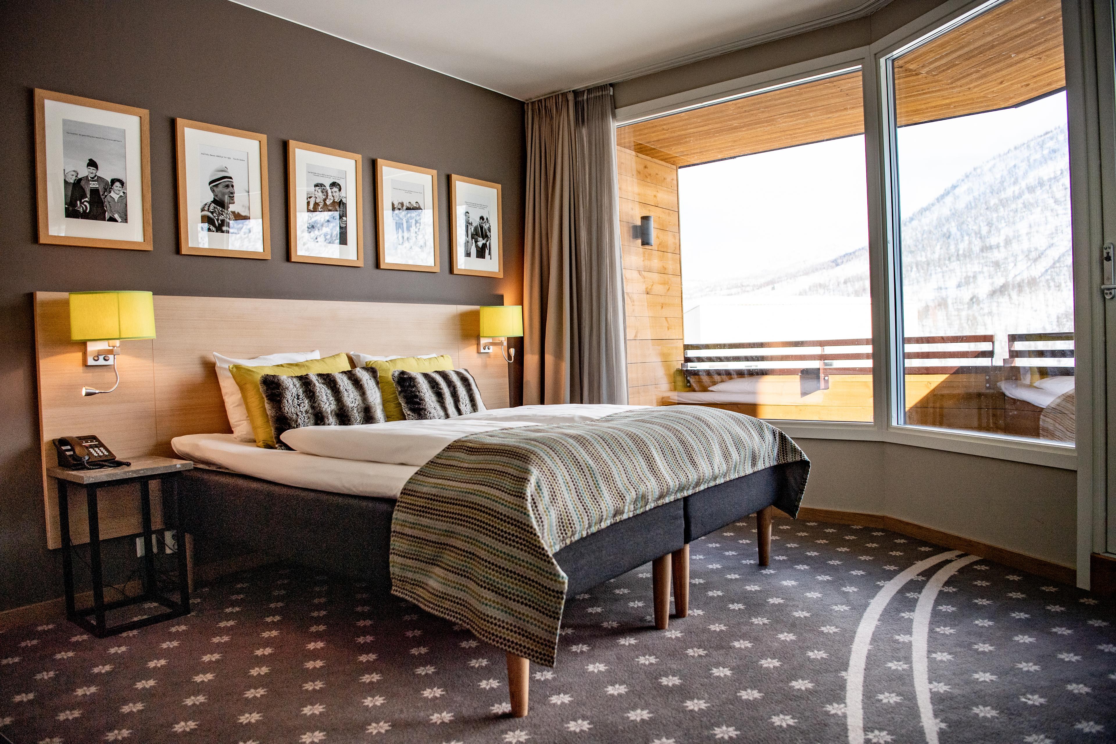 Hotel room at Myrkdalen Hotel: Carpeted floor, bed with pictures above and winter outside