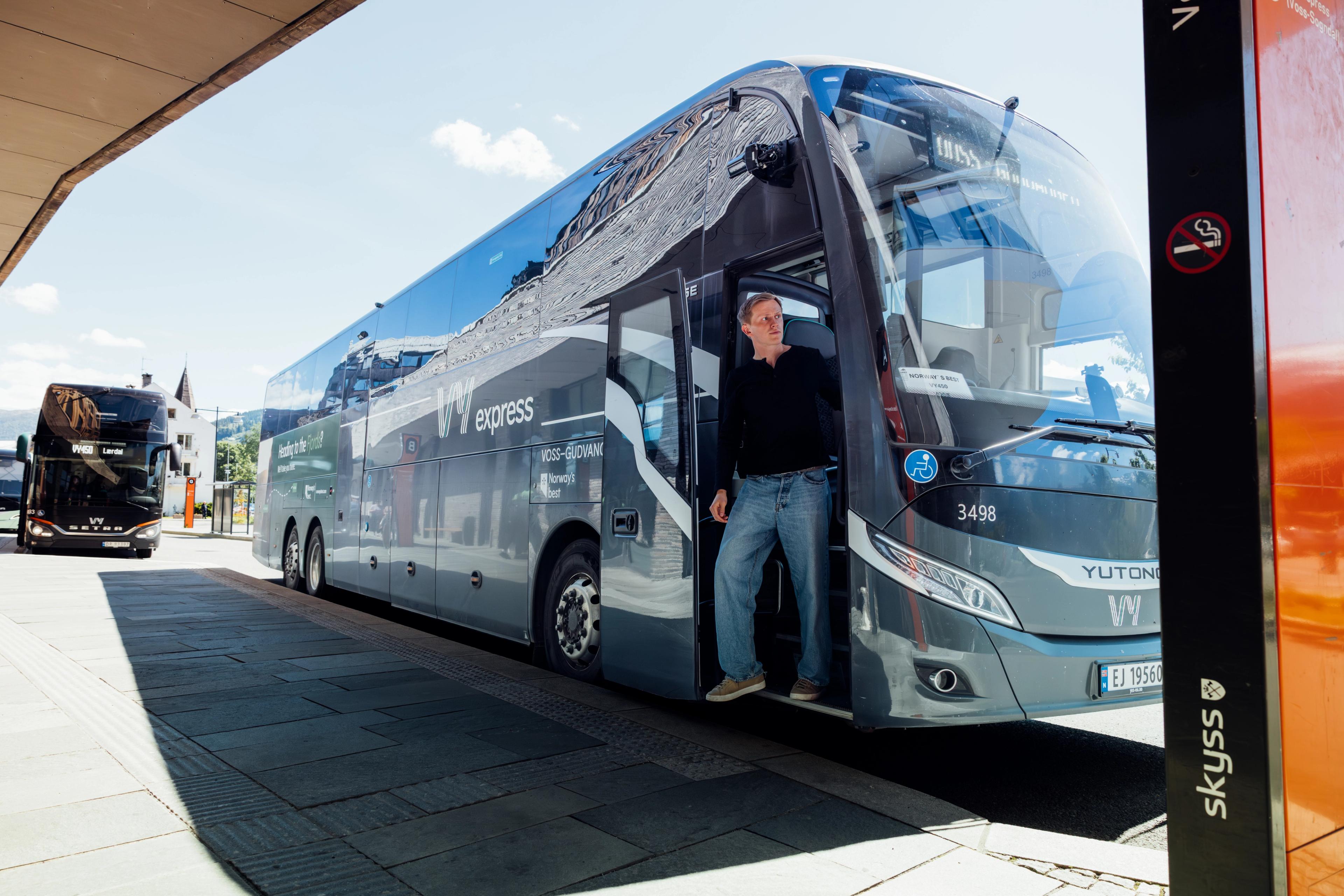 Getting off the bus in Voss