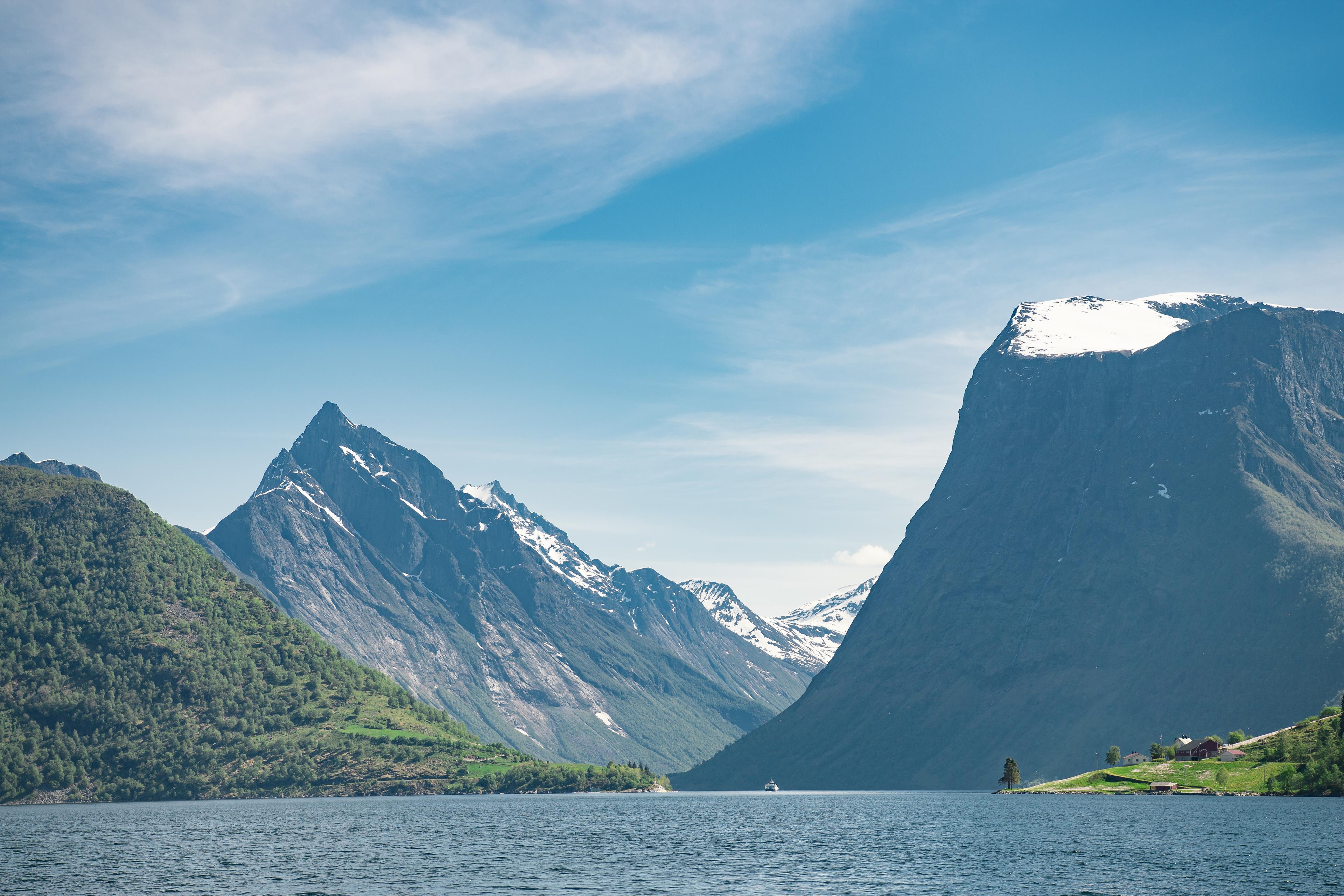 Opplev Sunnmørsalpene fra Ålesund | Norway’s best
