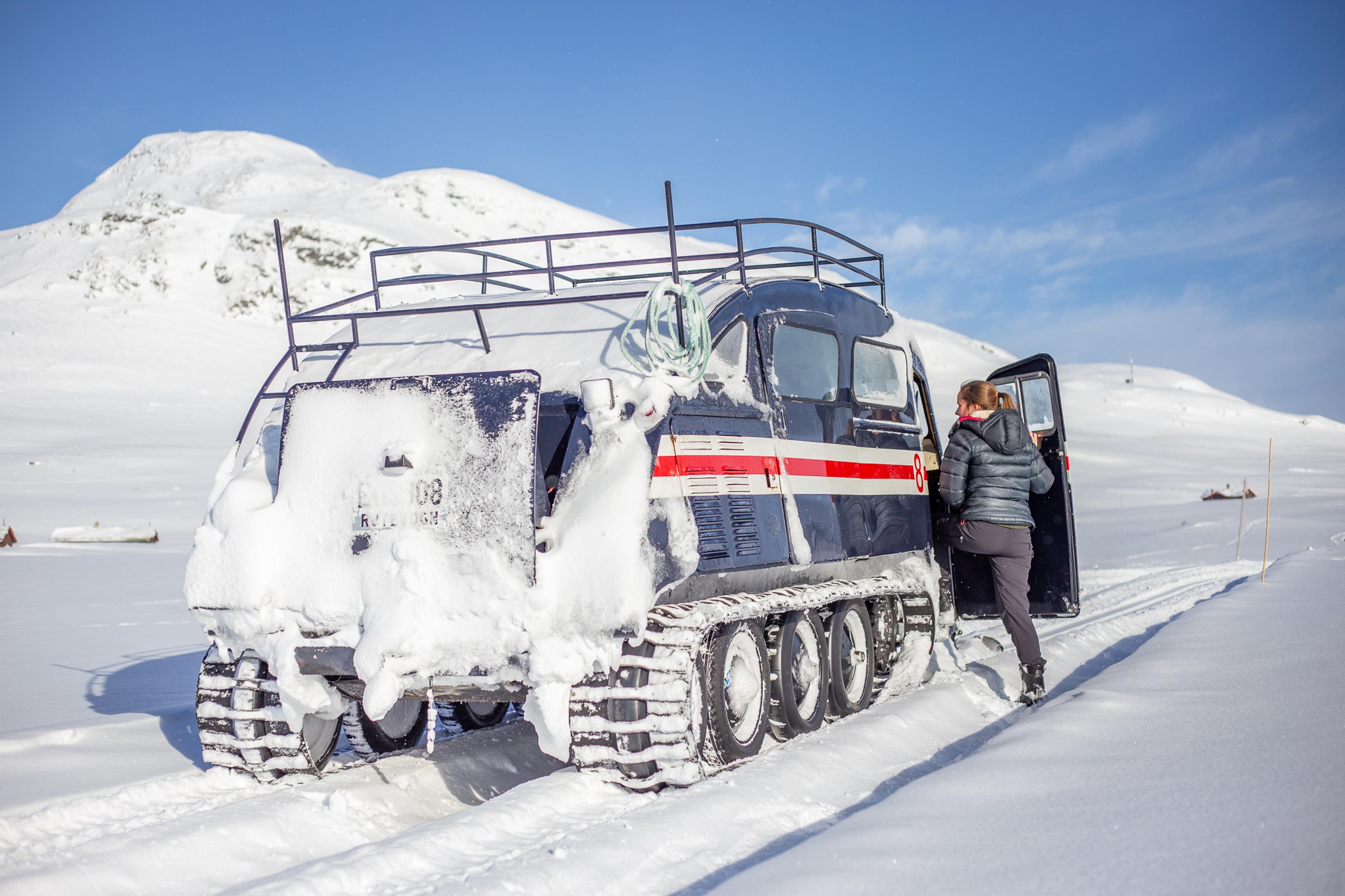 Snow Coach adventure Jotunheimen