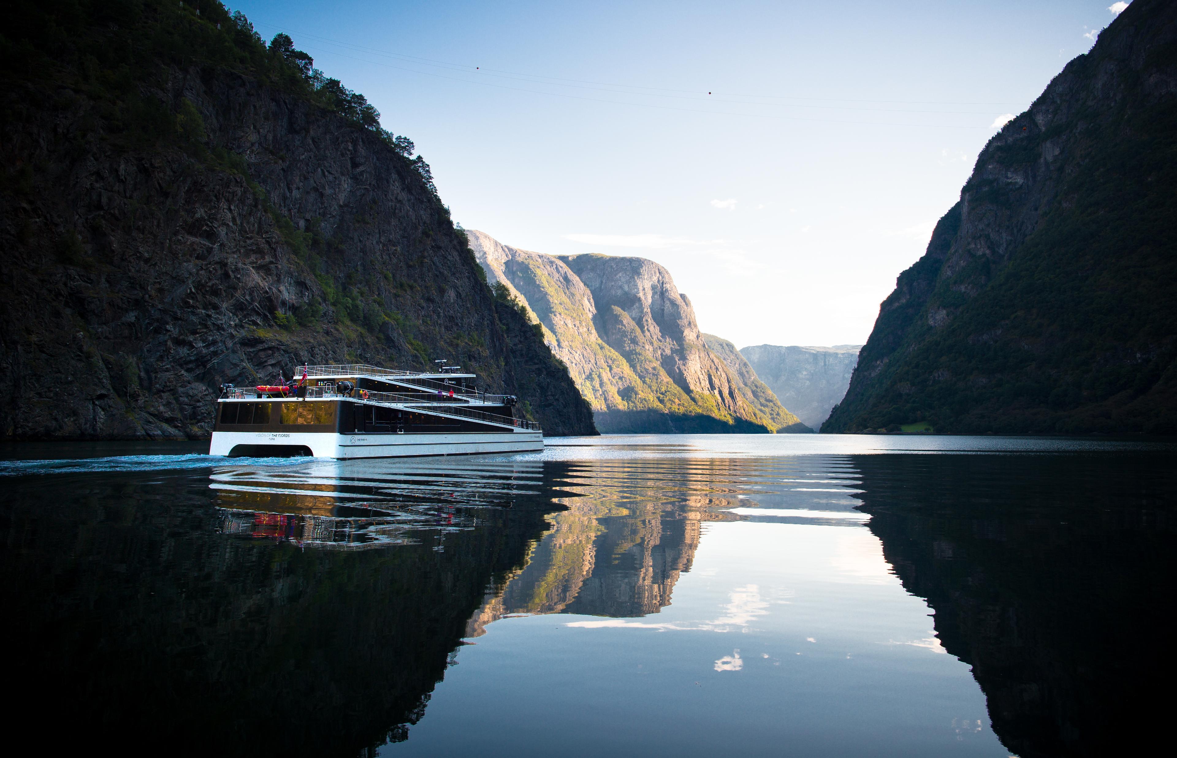 Crucero por el fiordo Nærøyfjorden en Flåm