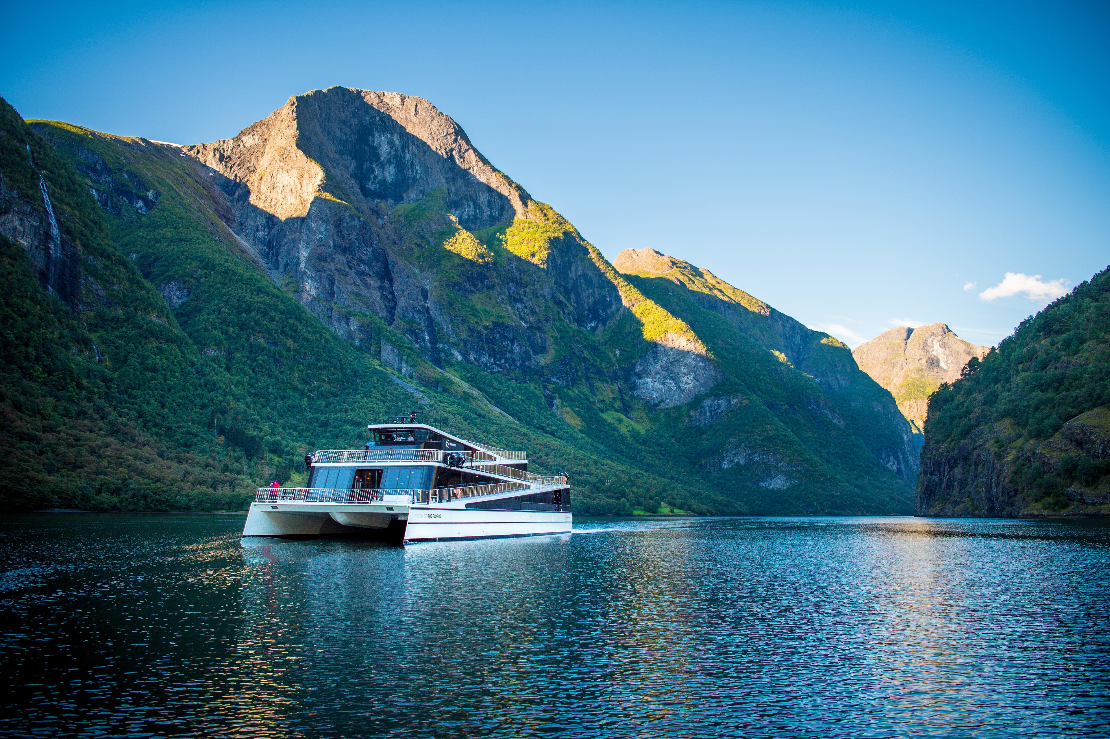 Fjord-cruise Nærøyfjorden og Aurlandsfjorden