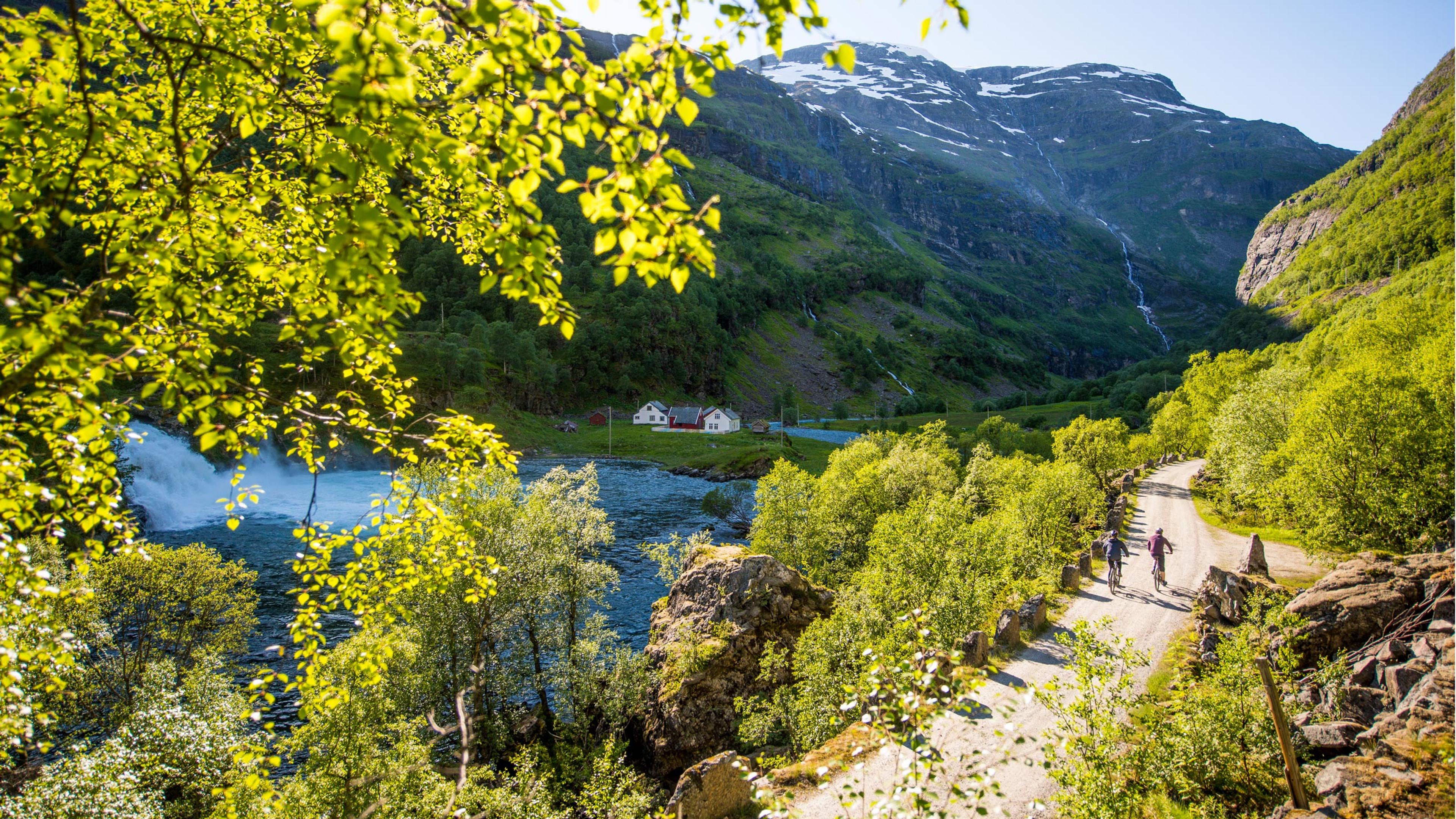 Faire du vélo dans la vallée de Flåm