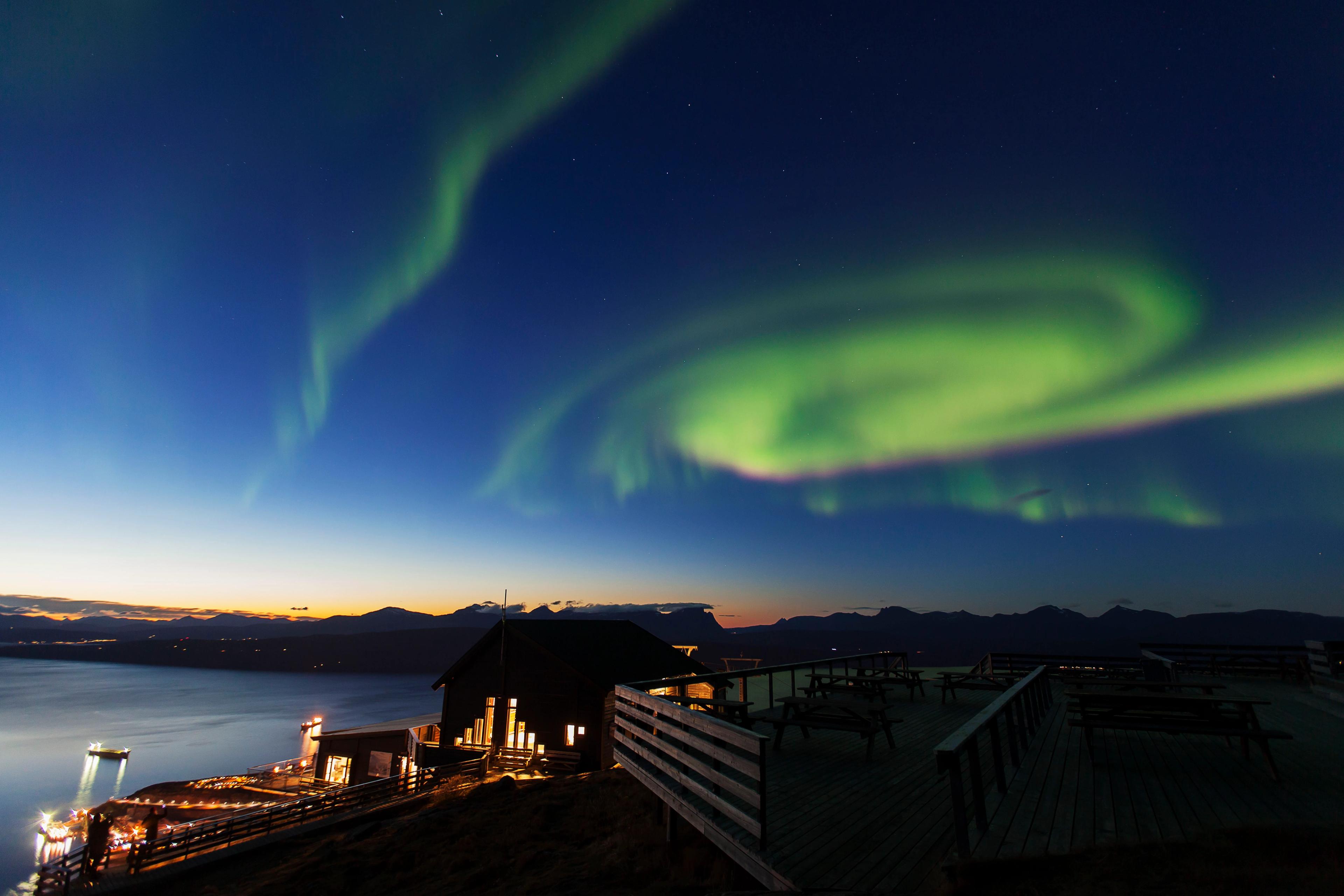Distinct aurora over the Fjellheis restaurant, Narvik, and the fjord.