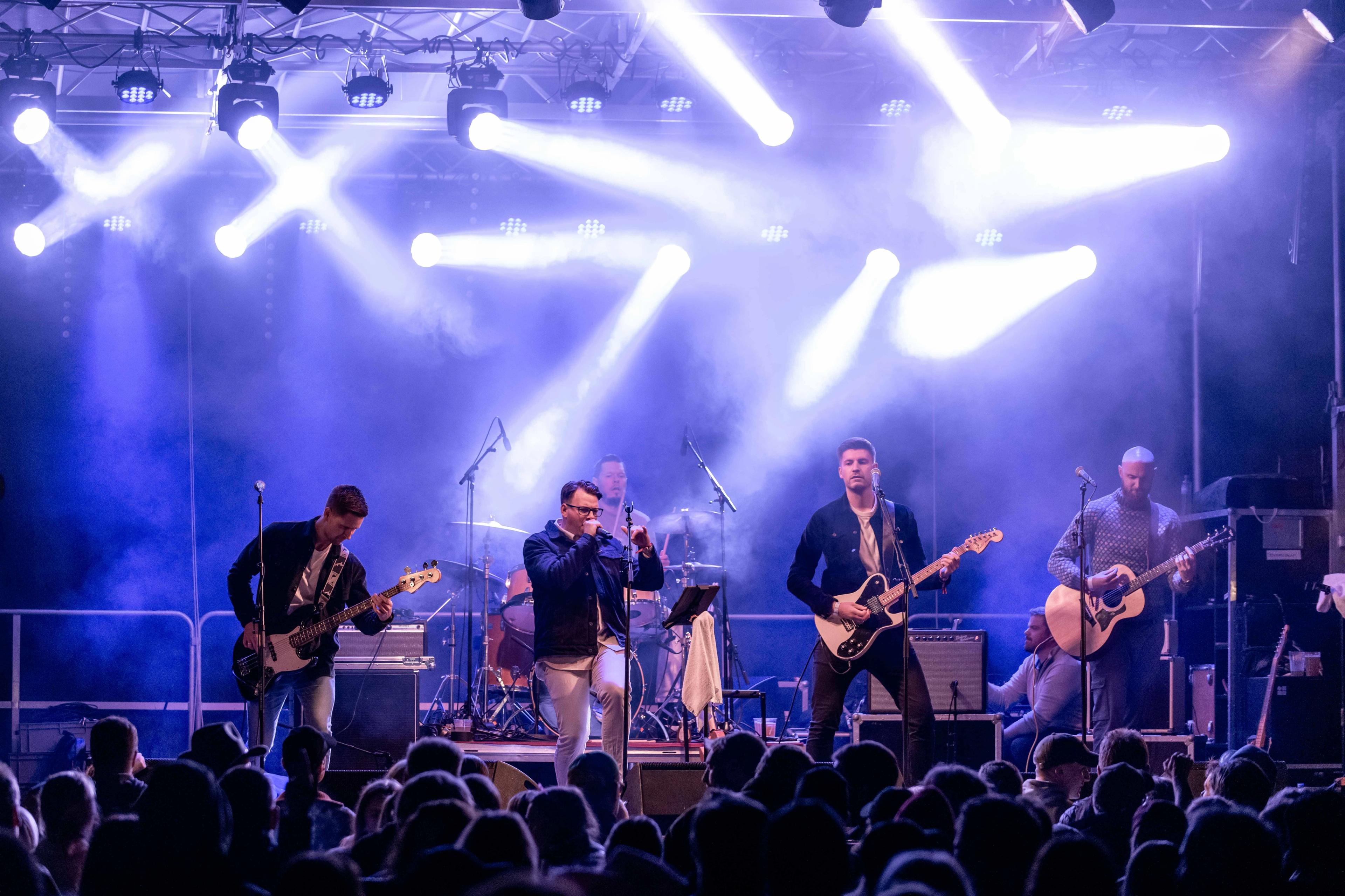 På Grensen til Allsang på scenen