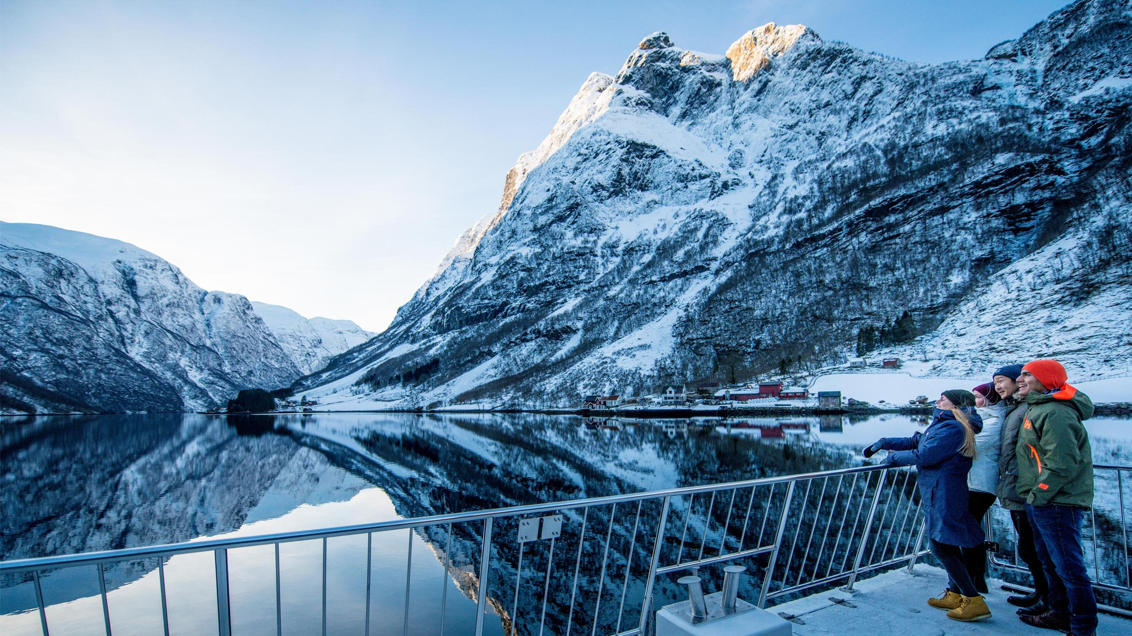 Das Bild zeigt den Nærøyfjord im Winter.