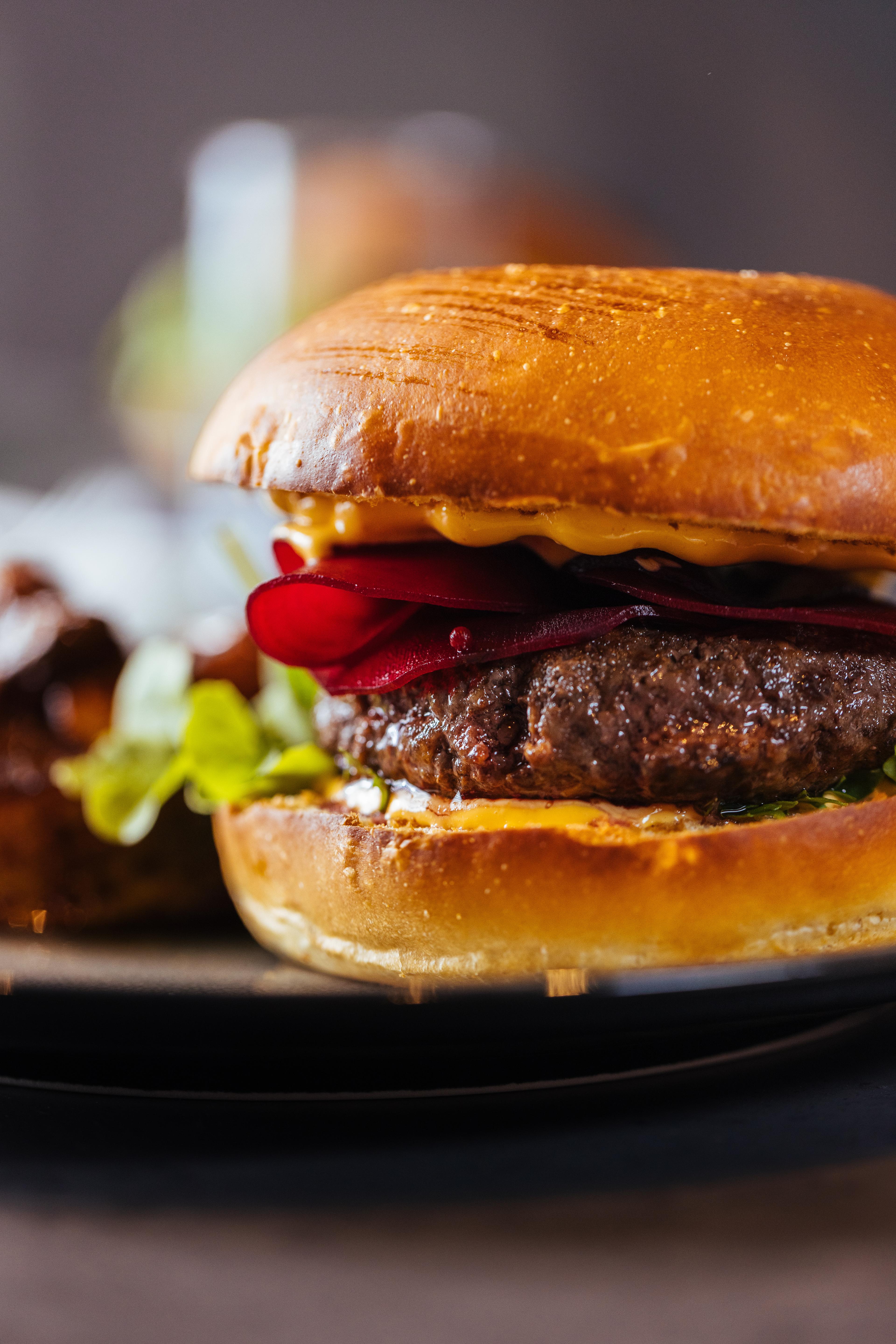 Nahaufnahme eines Burgers.