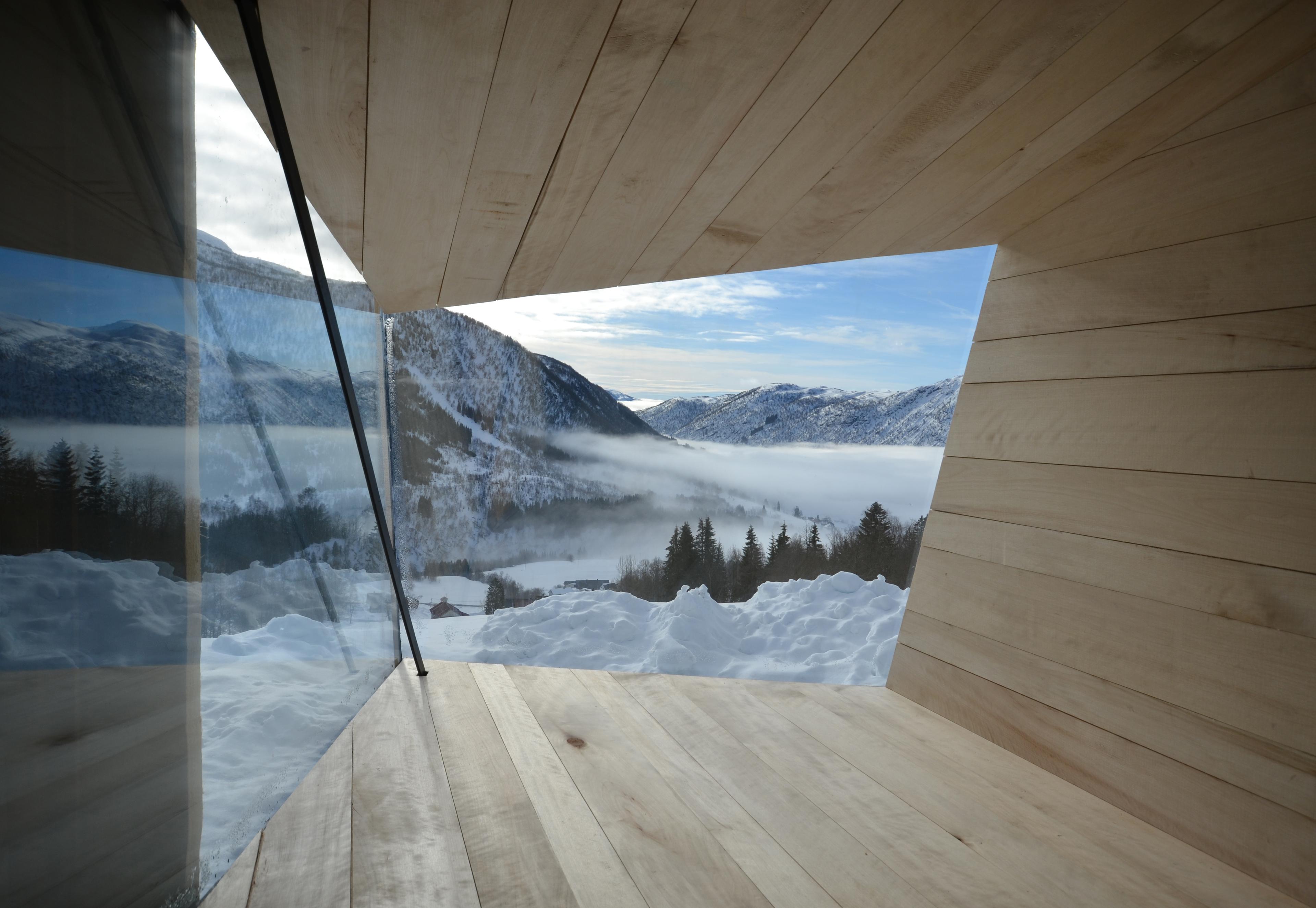 Unik overnatting med utsikt over fjell og dal.