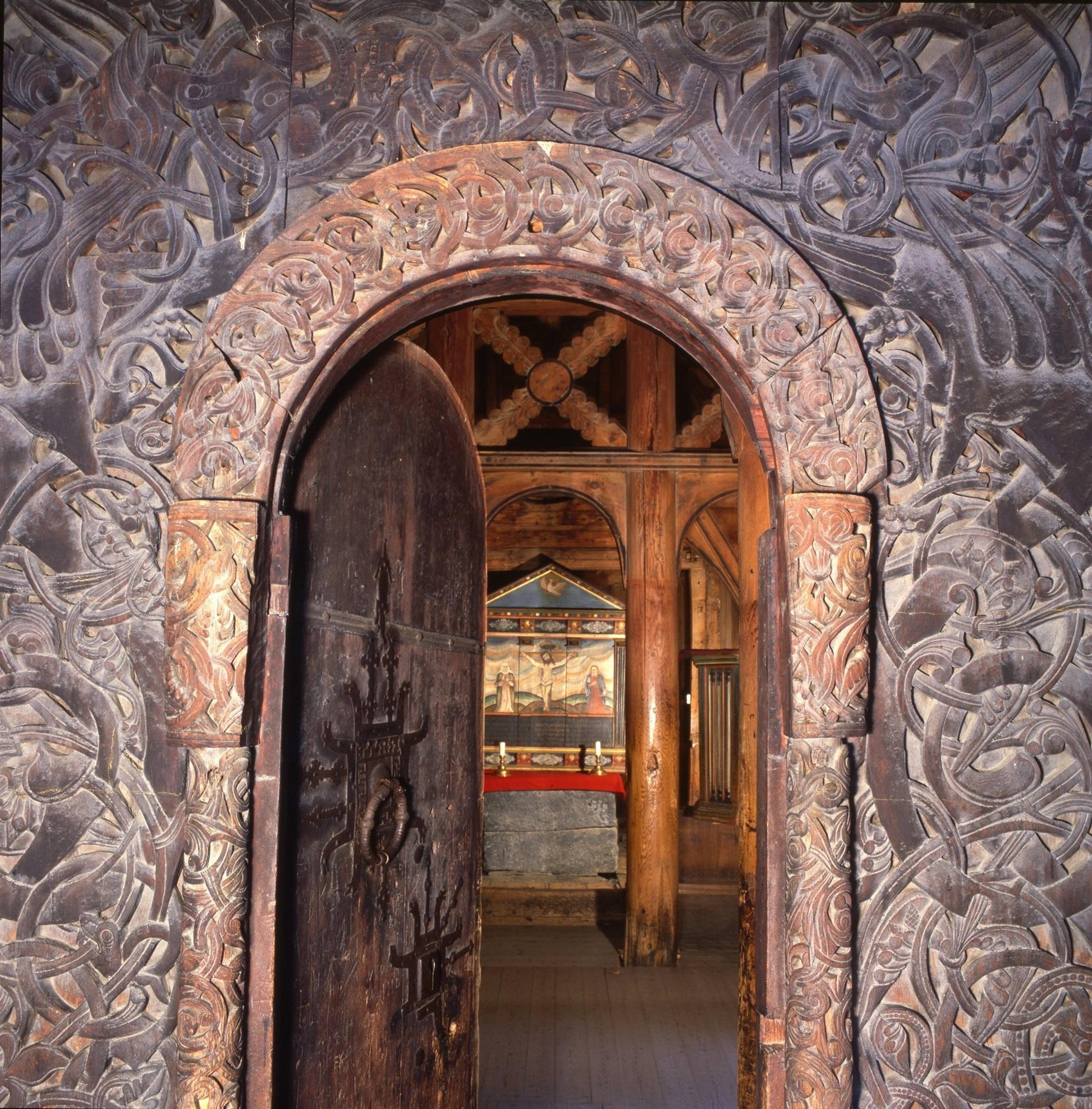 Inngangsparti inn til alteret til stavkirken