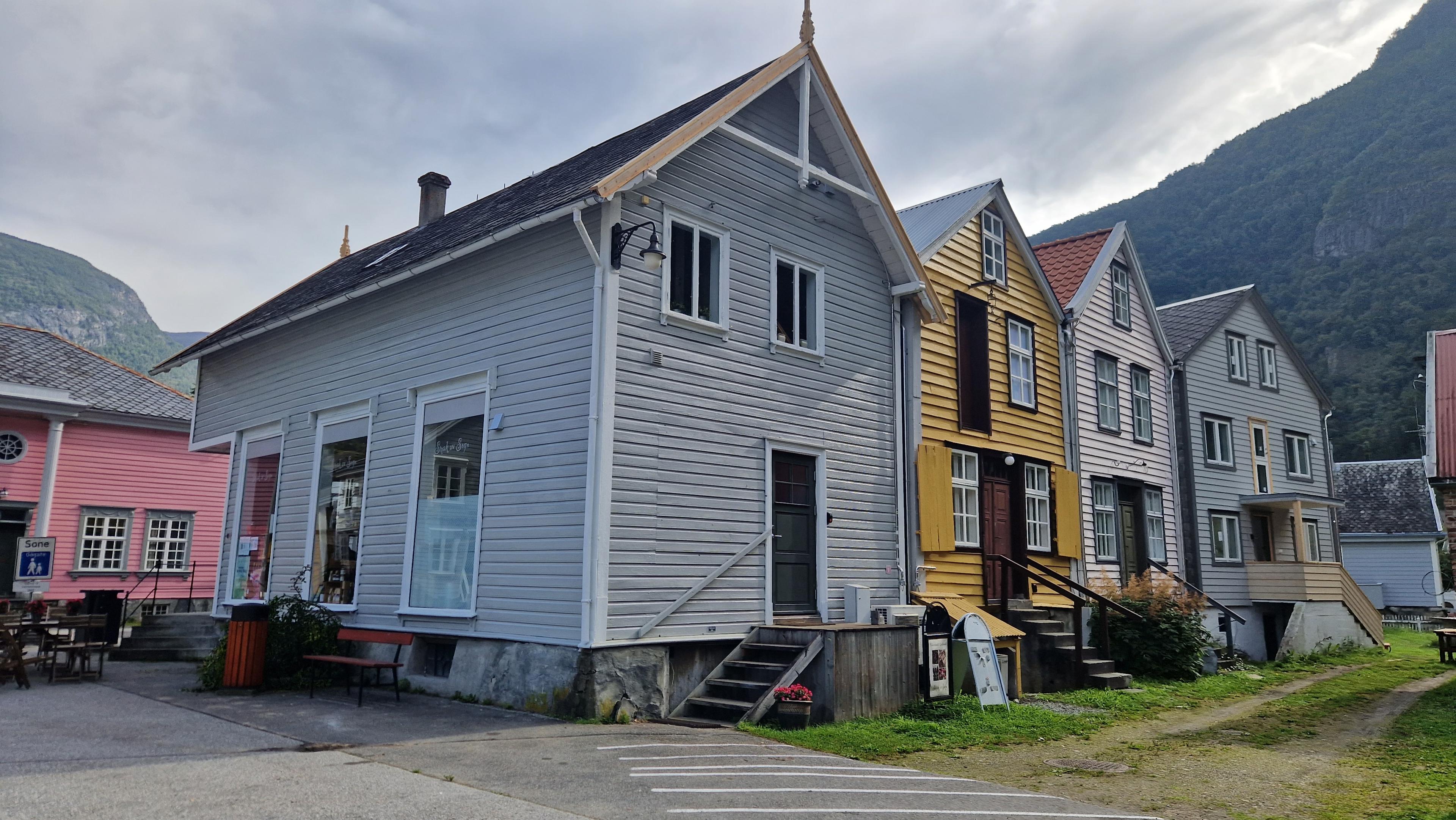 Krambuene på Gamle Lærdalsøyri