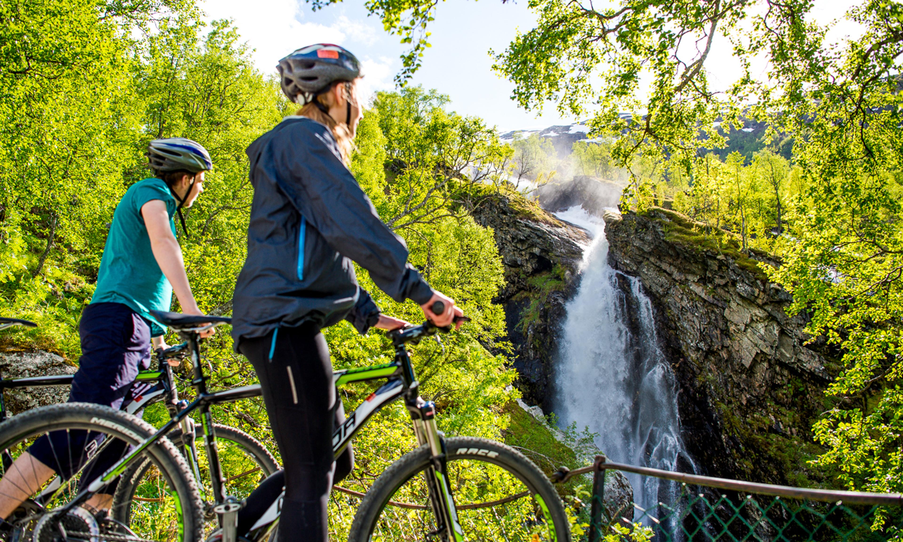 flåm valley by bike