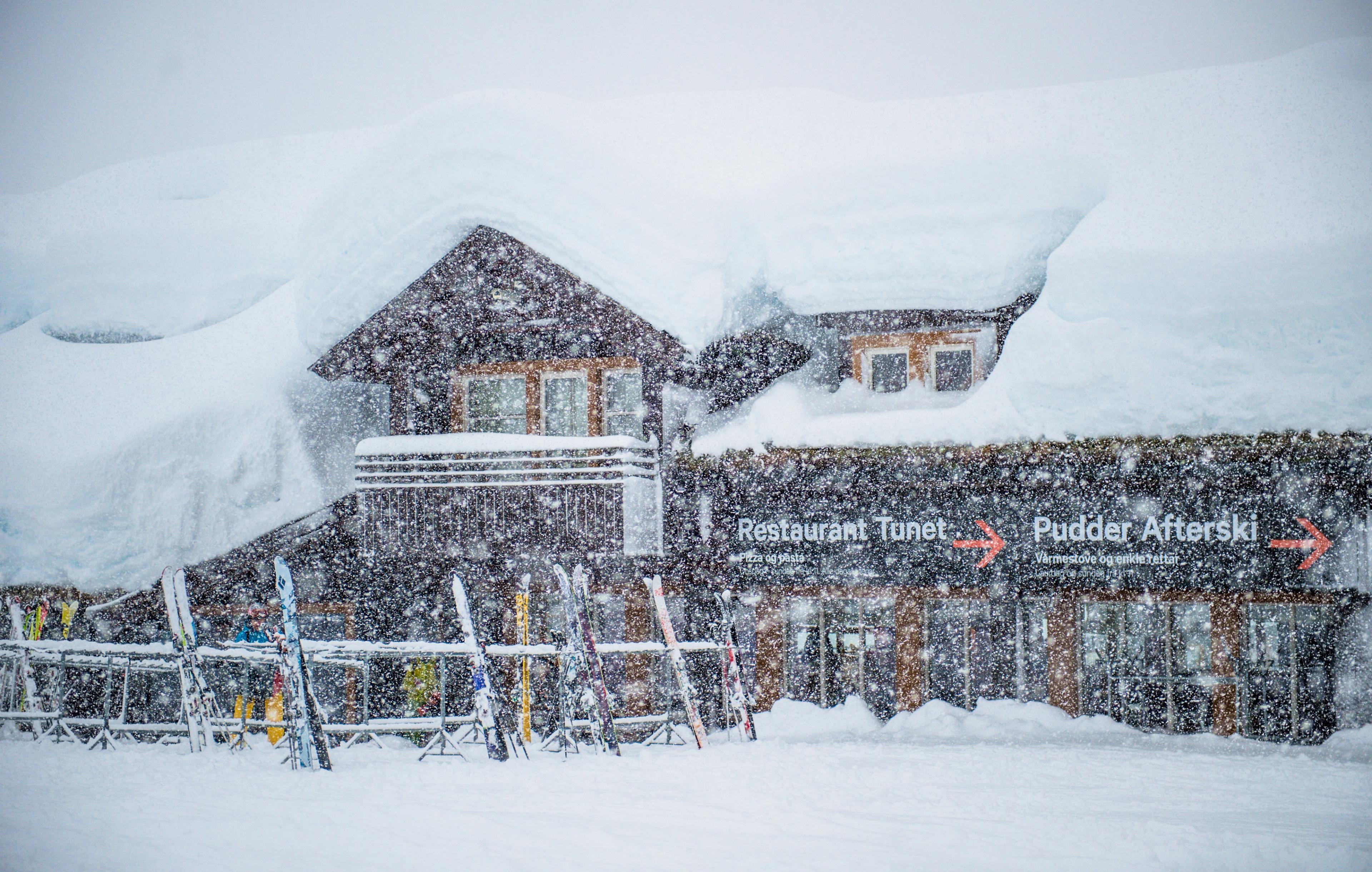 Myrkdalsstovo covered in powder