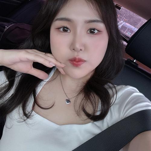 Um Ji-young (엄지영) look 2