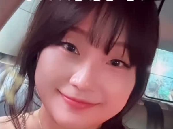 Song Min-jeong (송민정) wearing NEOiSM