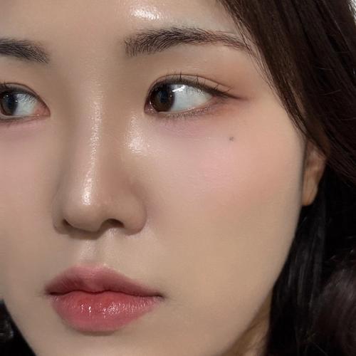 Um Ji-young (엄지영) look 1