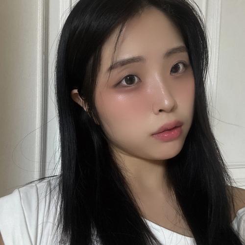 Pyo Min-ji (표민지) look 1