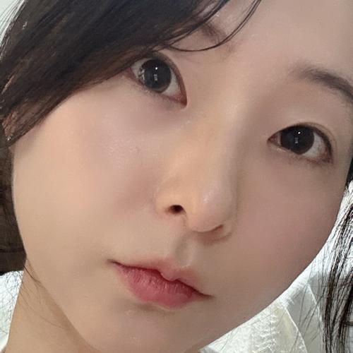 Kwon Jung-ah (권정아) look 5