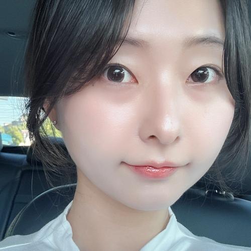 Kwon Jung-ah (권정아) look 3