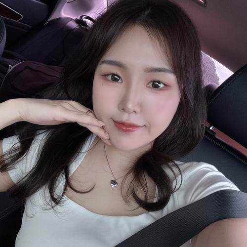 Um Ji-young (엄지영) look 1