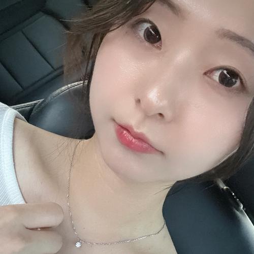 Kwon Jung-ah (권정아) look 1