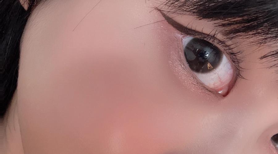 Kim Cha-yoon (김차윤) eye close-up wearing NEOiSM