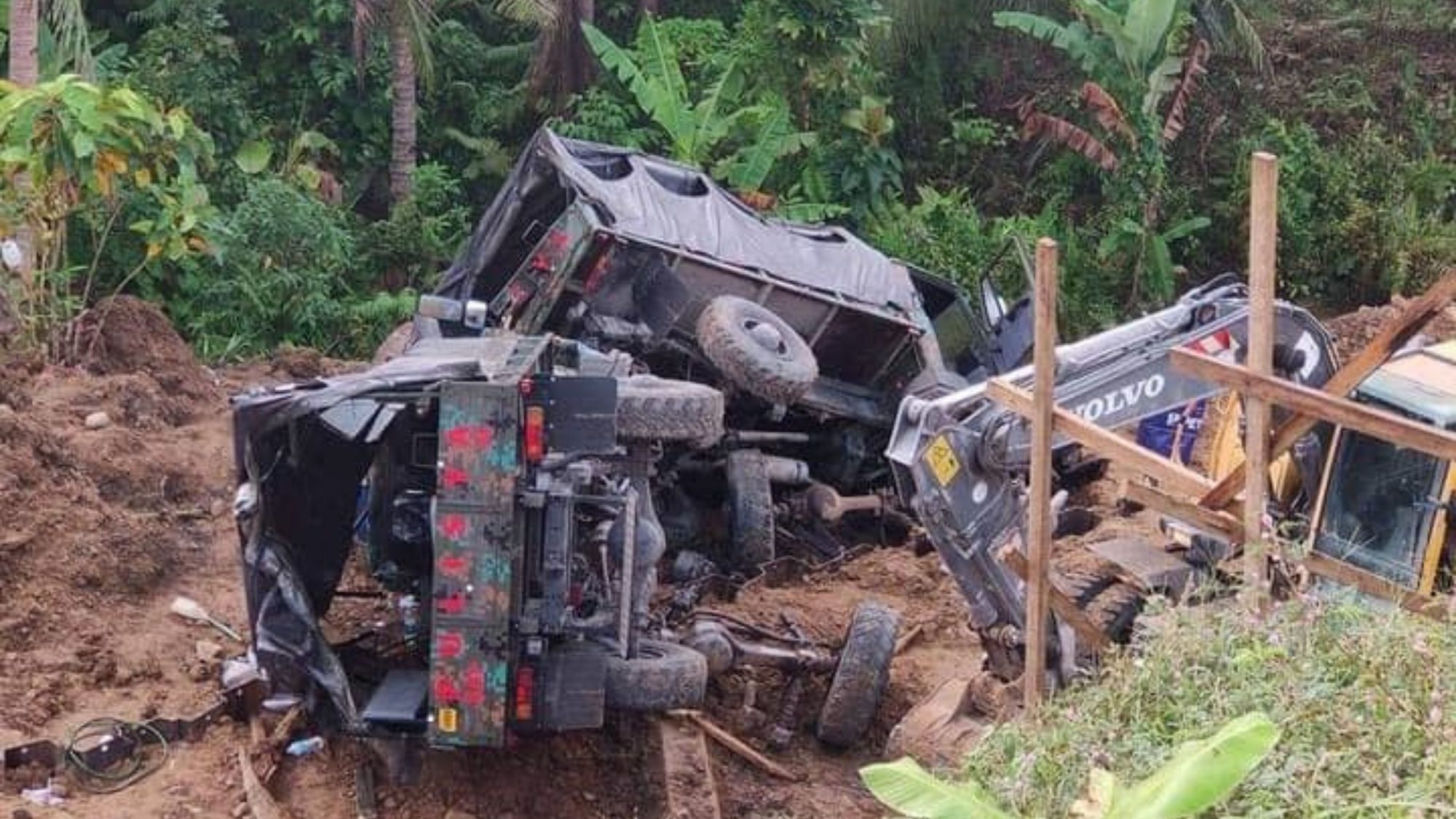 SAF vehicles plunge into cliff in N. Samar; one dead