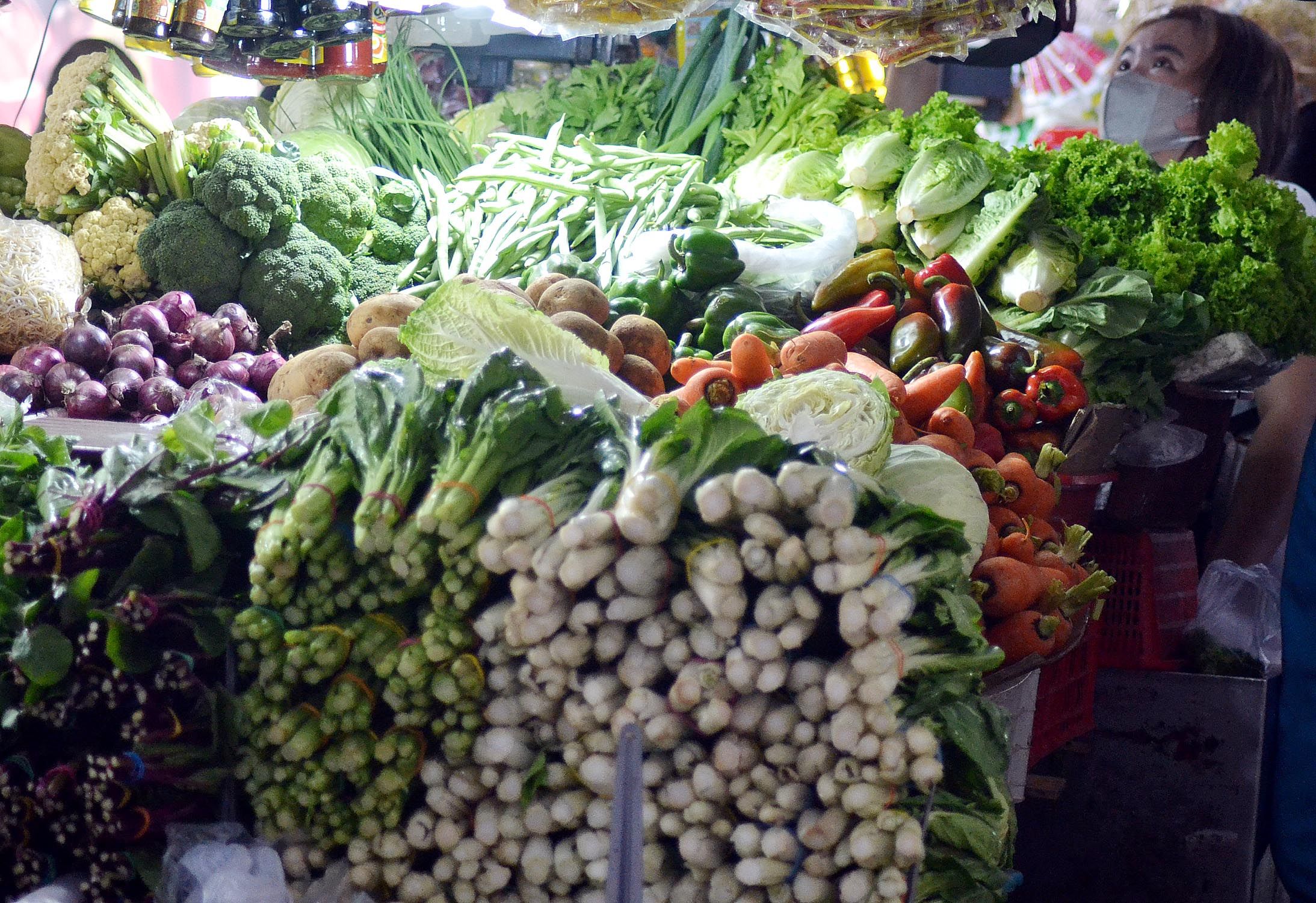 Veggies sold at Libertad public market (Mike Taboy)