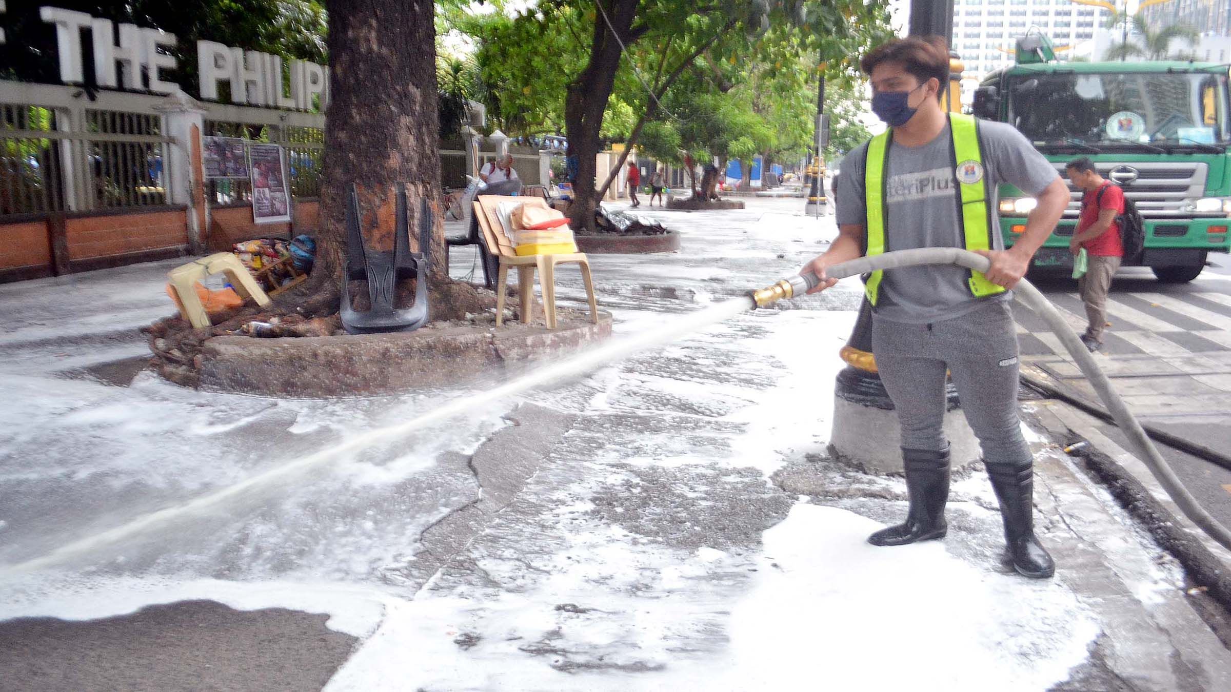 MANILA DISINFECTS ROADS FOR ZERO-COVID GOAL Mike Taboy