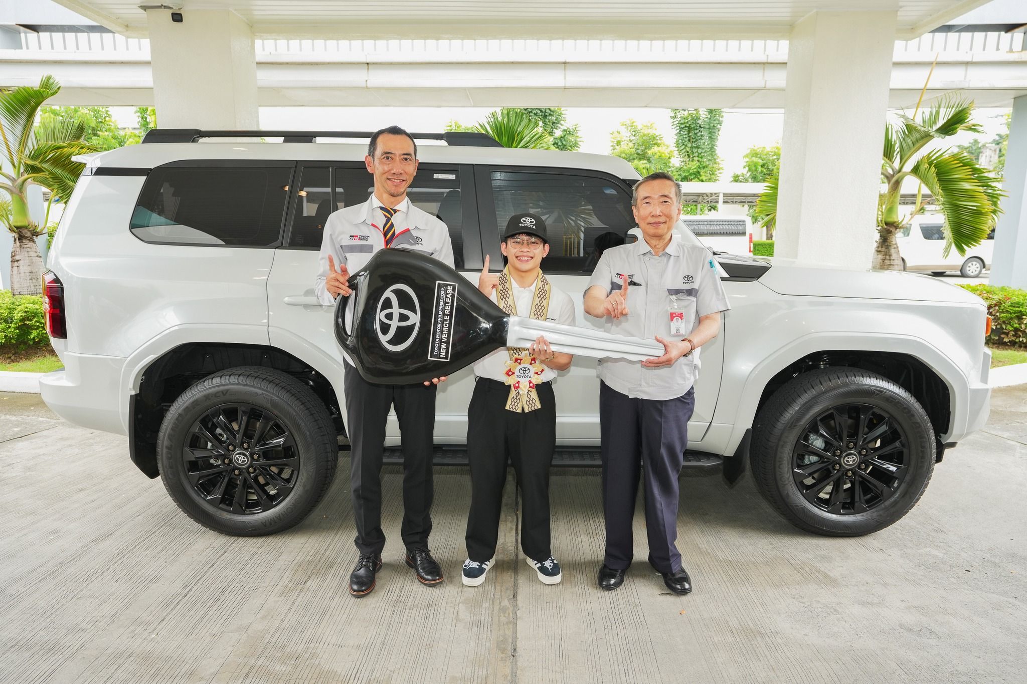 Carlos Yulo receives a new car from Toyota Laguna