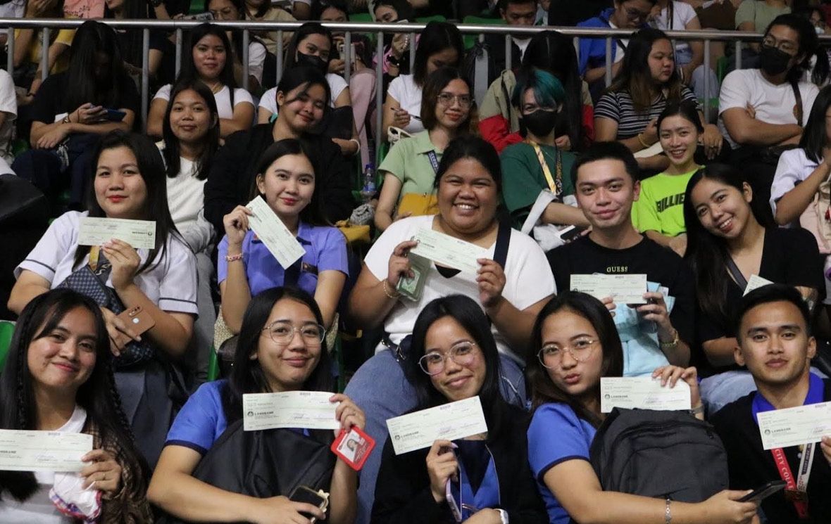 Gov. Delta distributes financial aid to 6,791 college students_