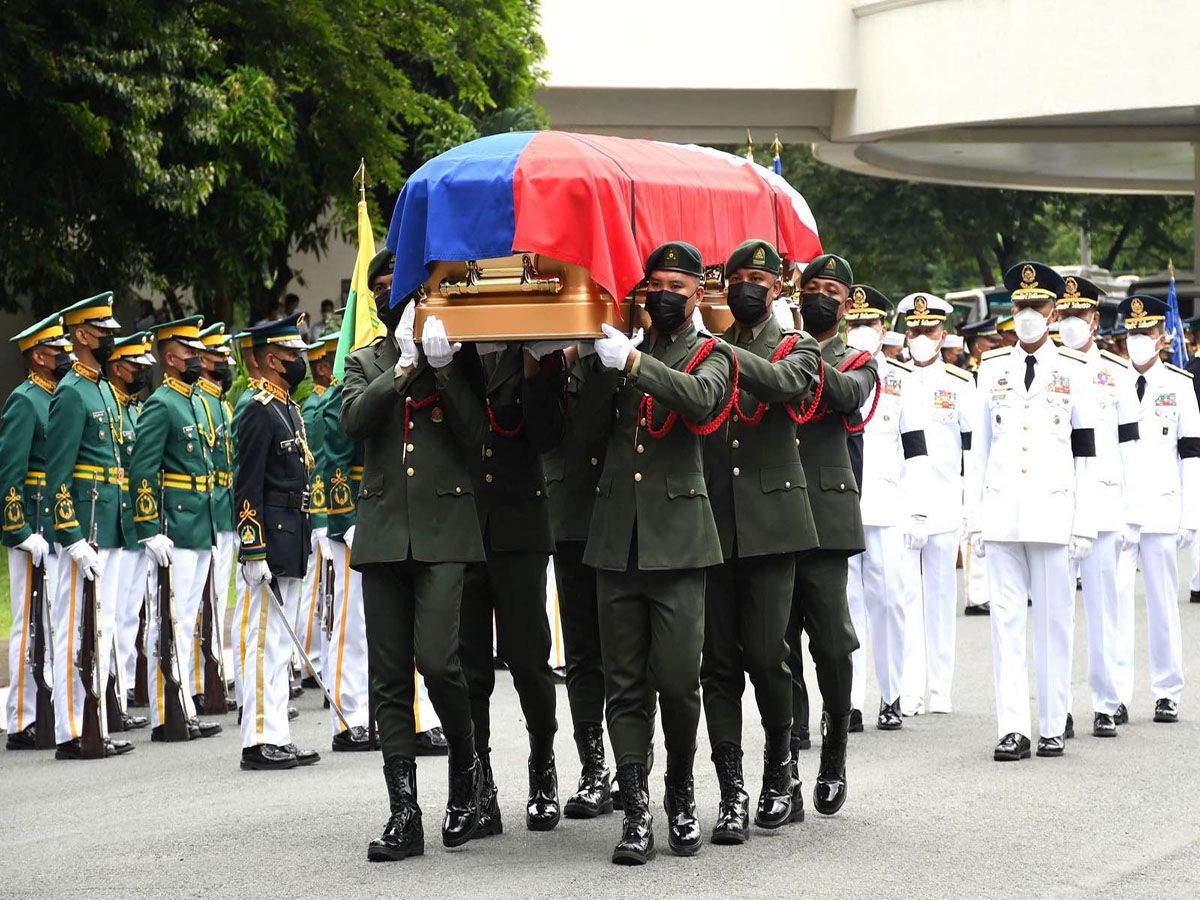 Soldiers carry the casket bearing the remains of former President Fidel V. Ramos on the way to the Libingan ng mga Bayani.