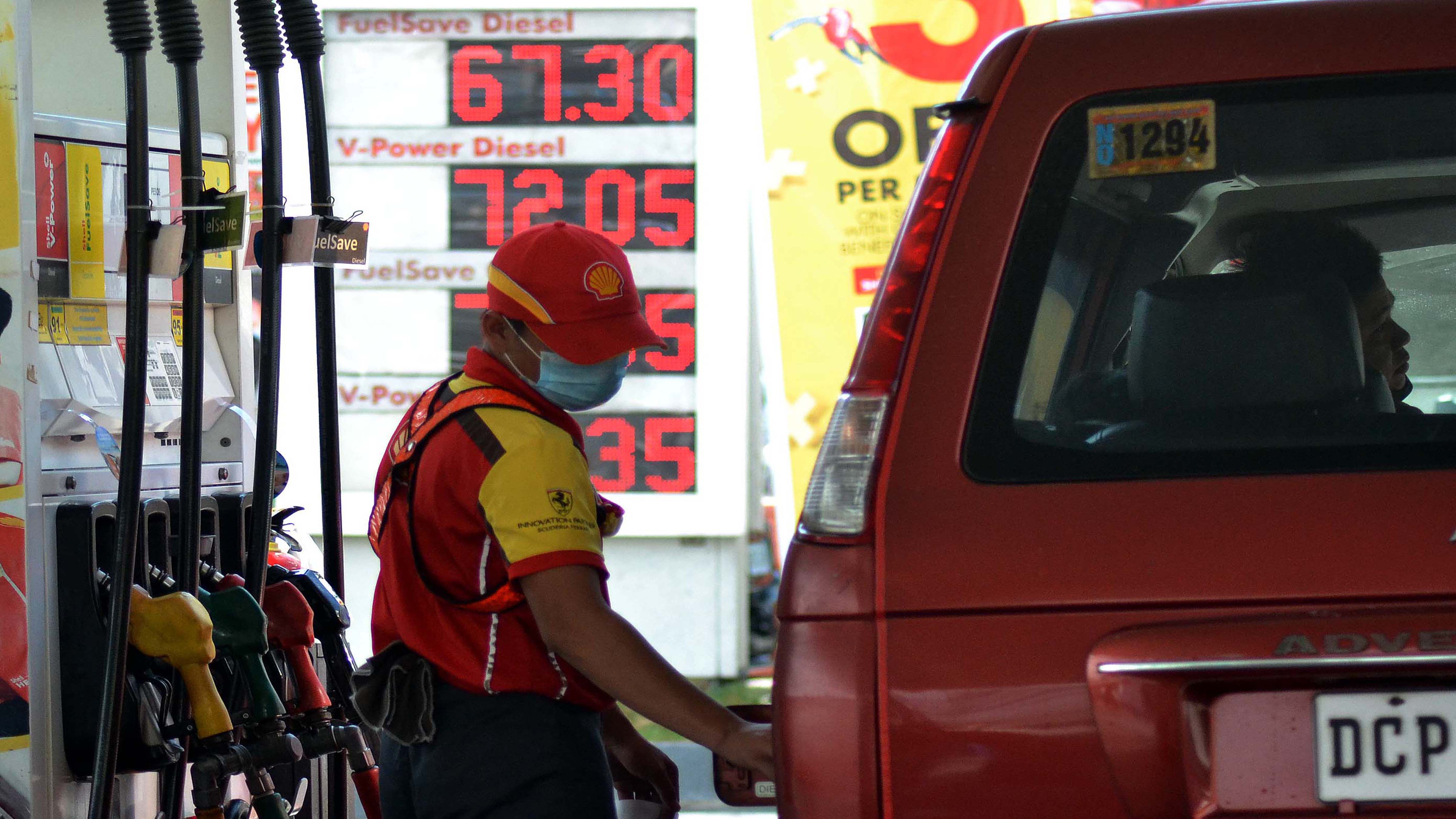 TRANSPORT QUEUES AT GAS STATIONS Mike Taboy