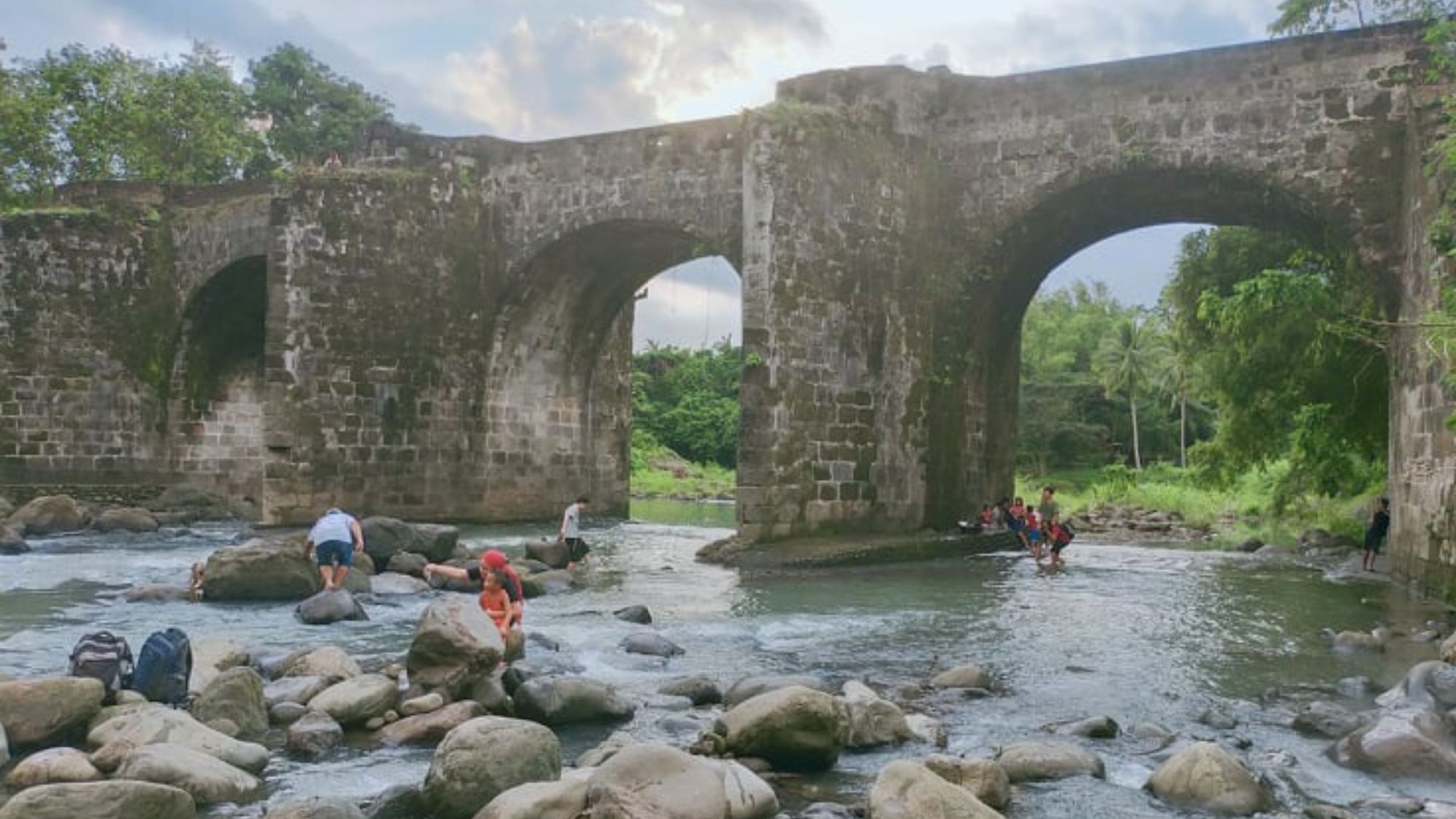 Tulay ng Malagonlong, patok sa mga turista