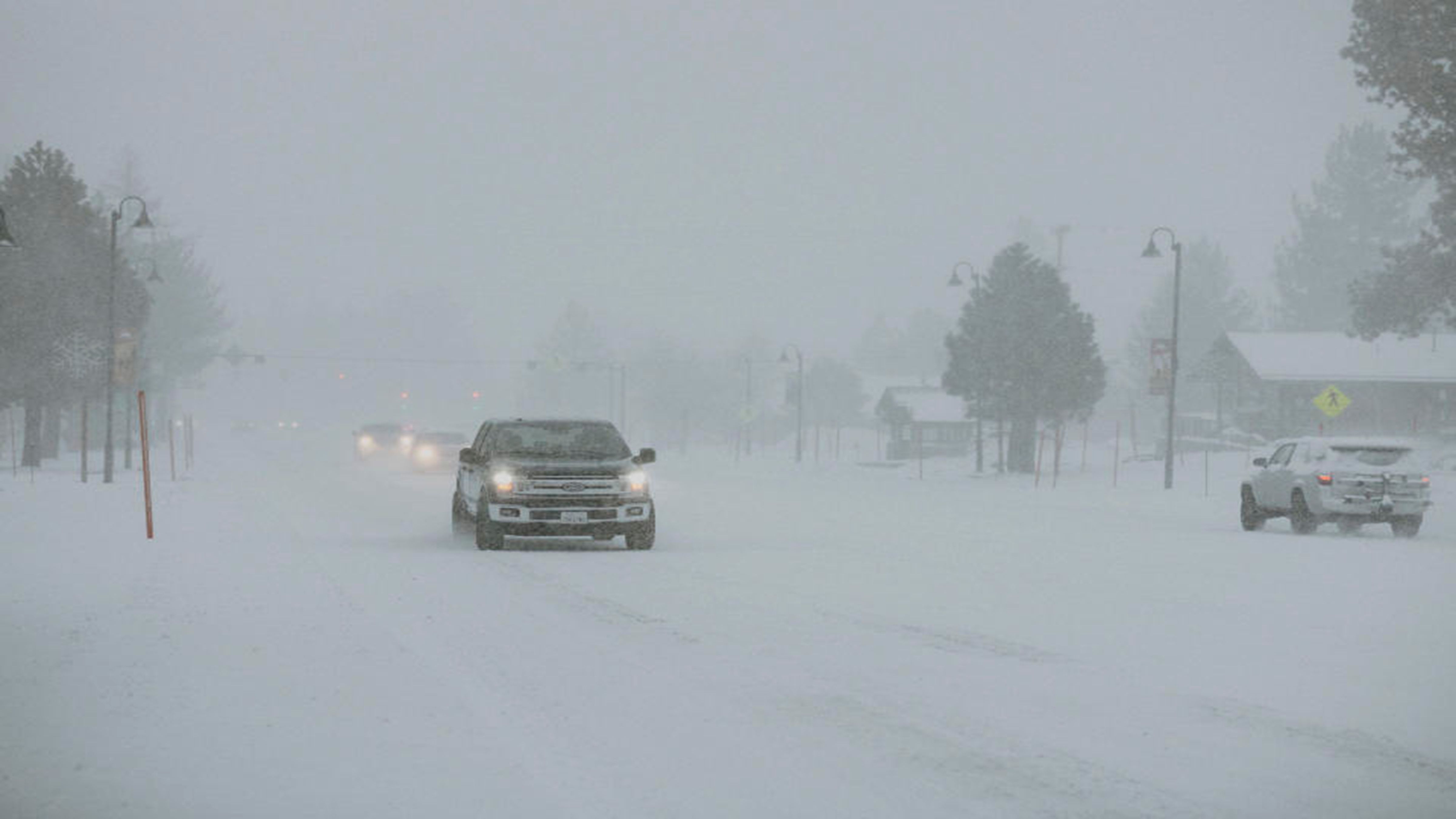 Major storm dumps snow, closes mountain routes in California photo Yahoo News