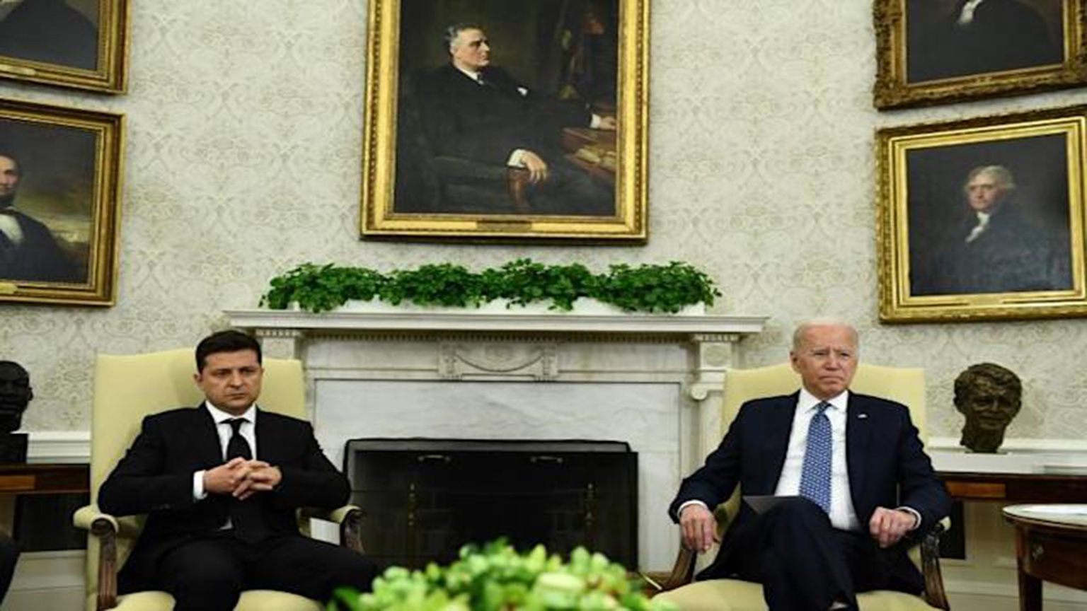 Nyet! Biden vows to defend Ukraine against Russian invasion  photo yahoo News