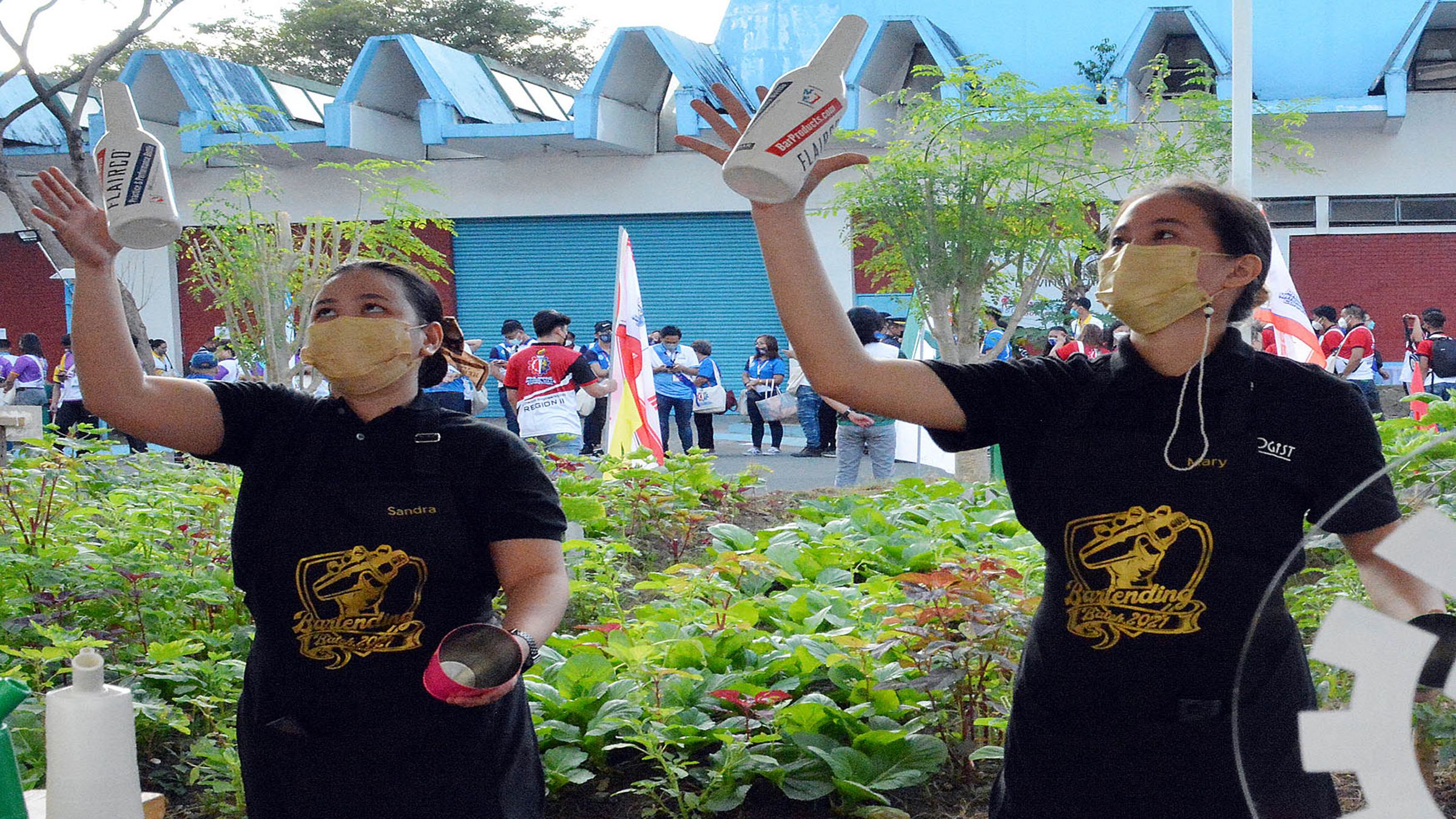 BARISTAS SHOW OFF JUGGLING SKILLS Mike Taboy