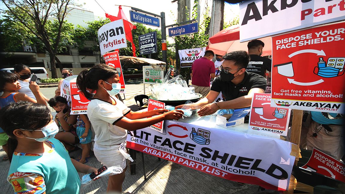 'PALIT FACE SHIELD' PROGRAM IN QC photo Danny Querubin