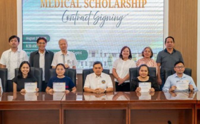 7 New Medical Scholars in N. Samar