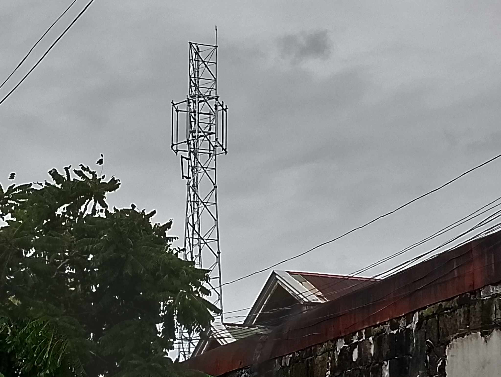STOP! This photo taken by the OpinYon Laguna staff showed the under-construction cell site tower in Barangay San Roque, San Pedro City in Laguna. Some residents and local officials have called on the city government to halt the construction of the tower, citing potential health and safety risks to nearby residents. Photo by the Opinyon News Team