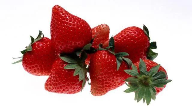 Japan lifts ban on strawberry exports